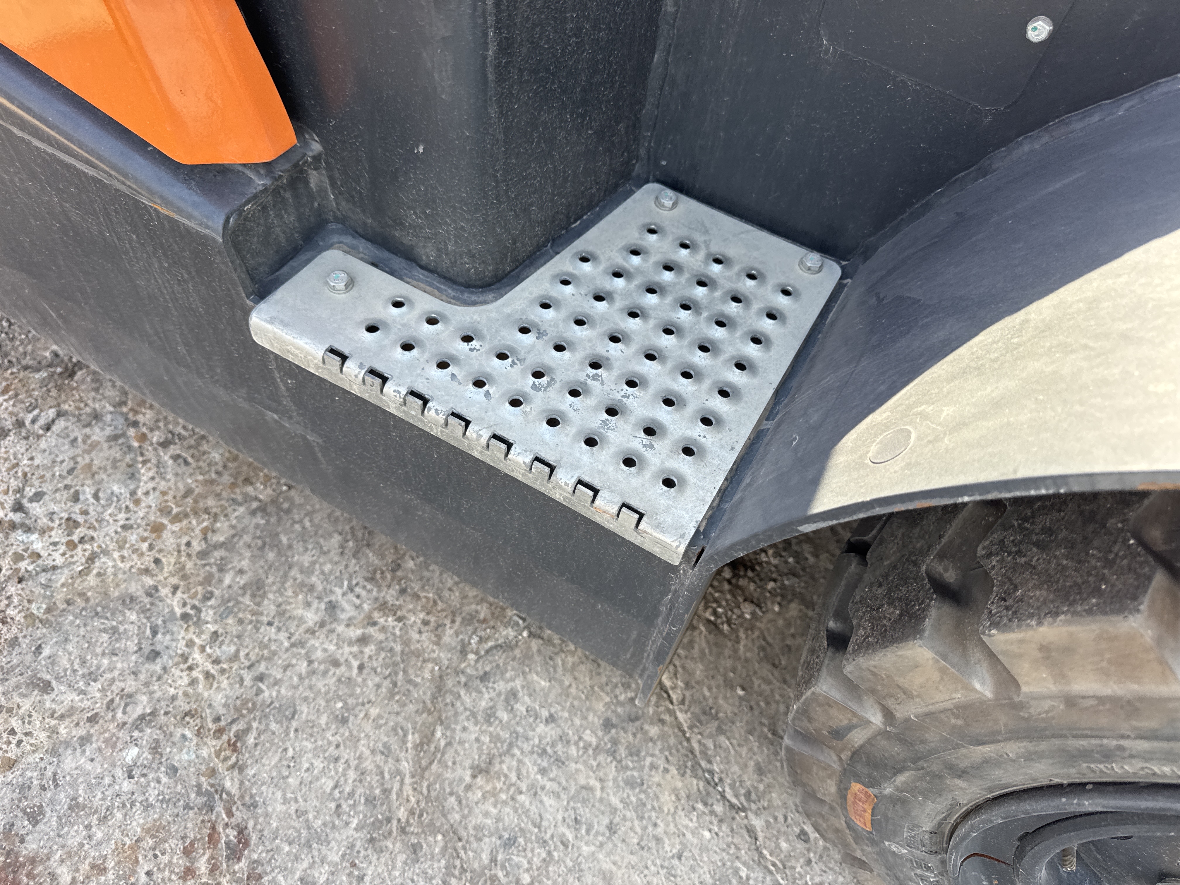FLM-018-Doosan-G30NXP-Forklifts-inspection-Structure-Steps/ladders-1