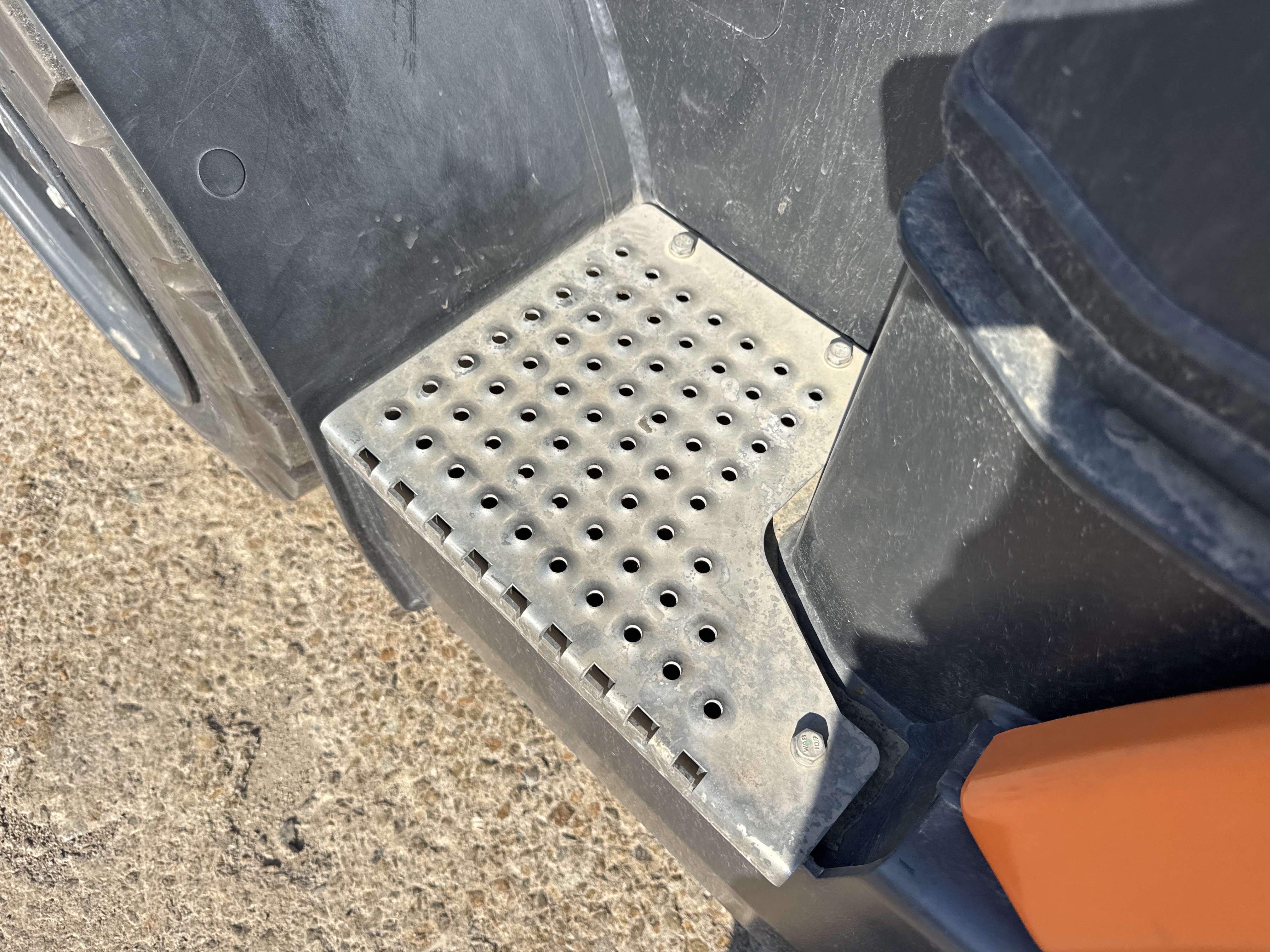 FLM-018-Doosan-G30NXP-Forklifts-inspection-Structure-Steps/ladders-1