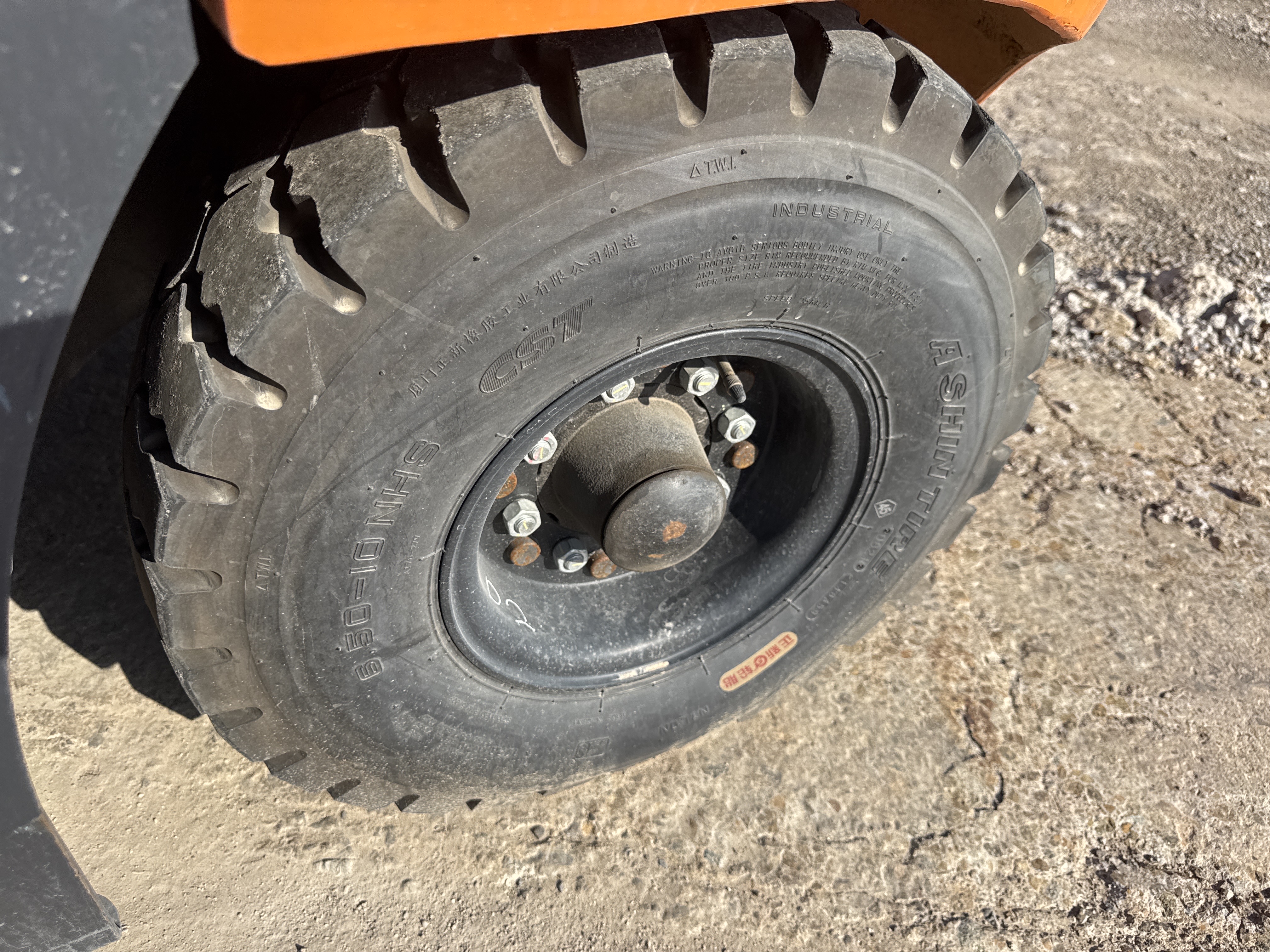 FLM-018-Doosan-G30NXP-Forklifts-inspection-Chassis-Left-rear-tire-/-wheel-hub---condition-1