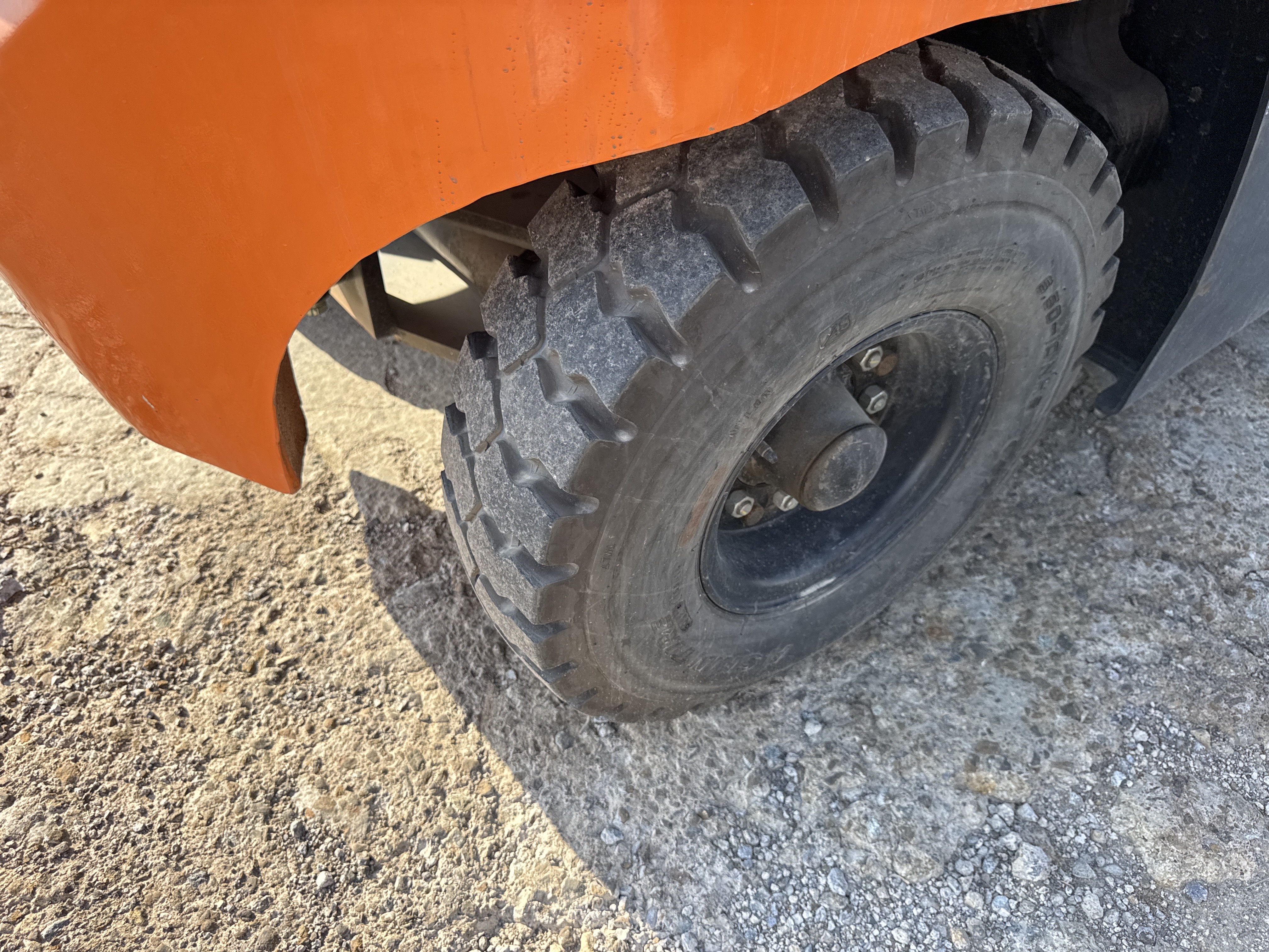 FLM-018-Doosan-G30NXP-Forklifts-inspection-Chassis-Right-rear-tire-/-wheel-hub---condition-1