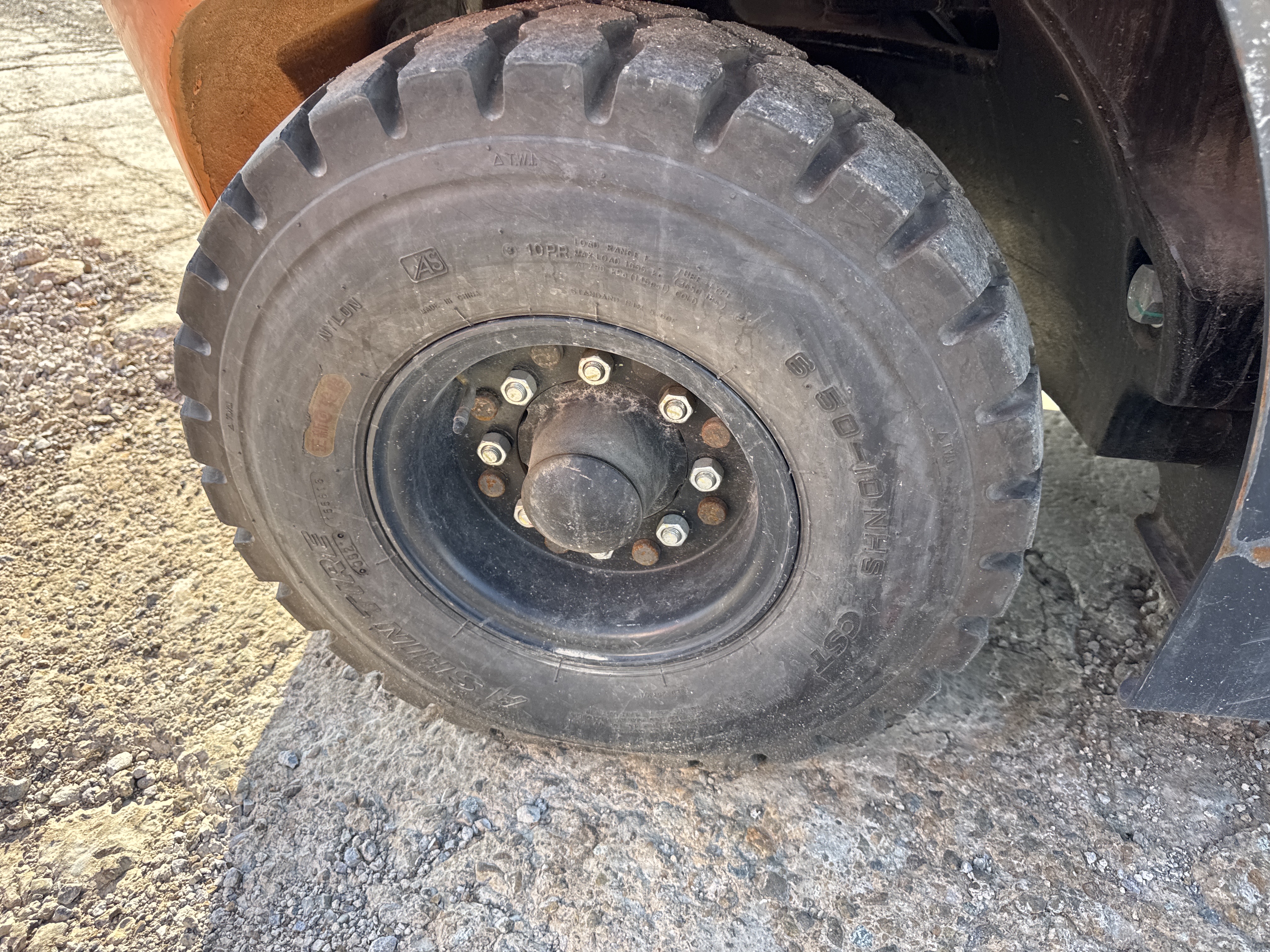 FLM-018-Doosan-G30NXP-Forklifts-inspection-Chassis-Right-rear-tire-/-wheel-hub---condition-1