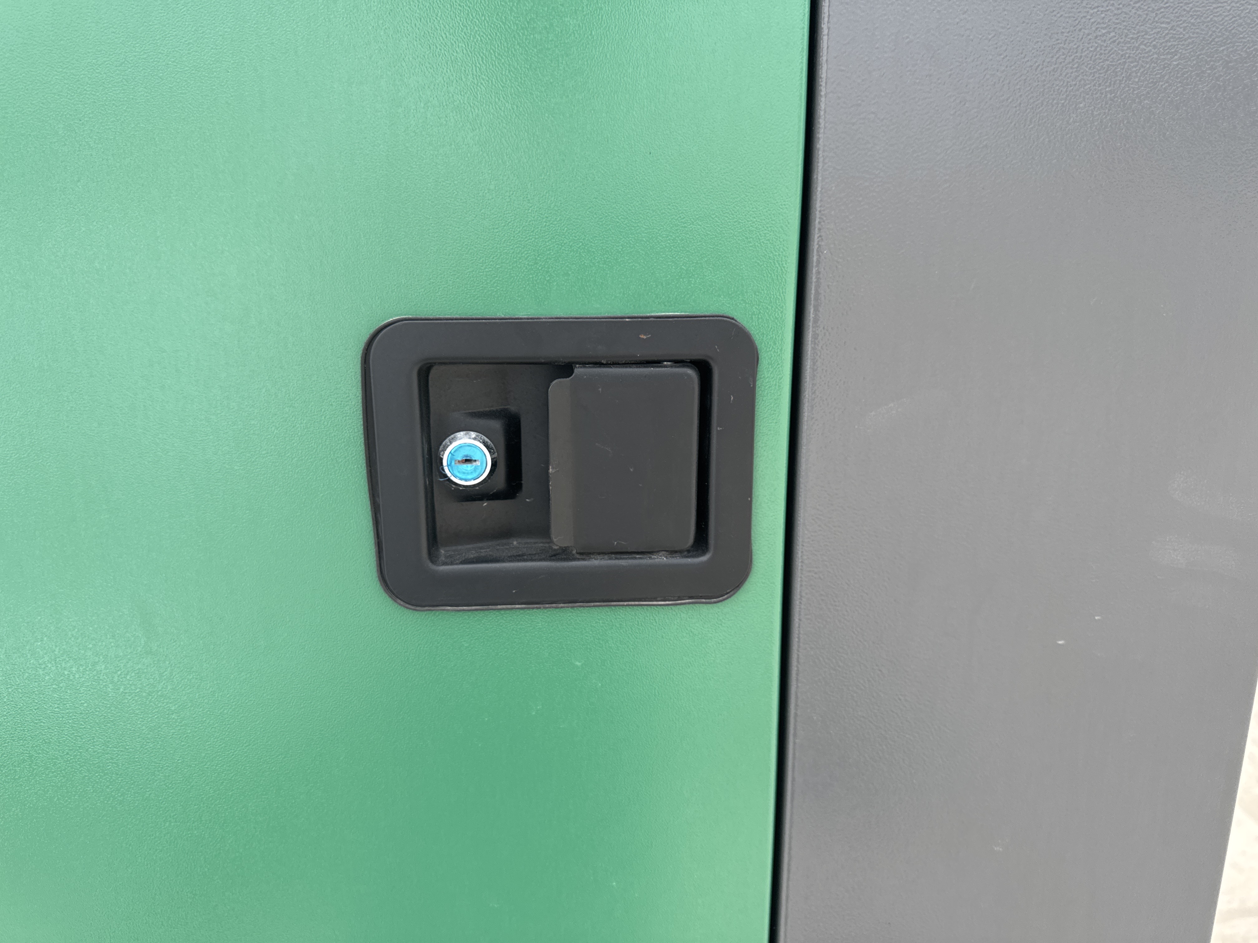 SGG-005-Green-Power-GP180-Stationary-generators-inspection-Structure-Door-handles-1