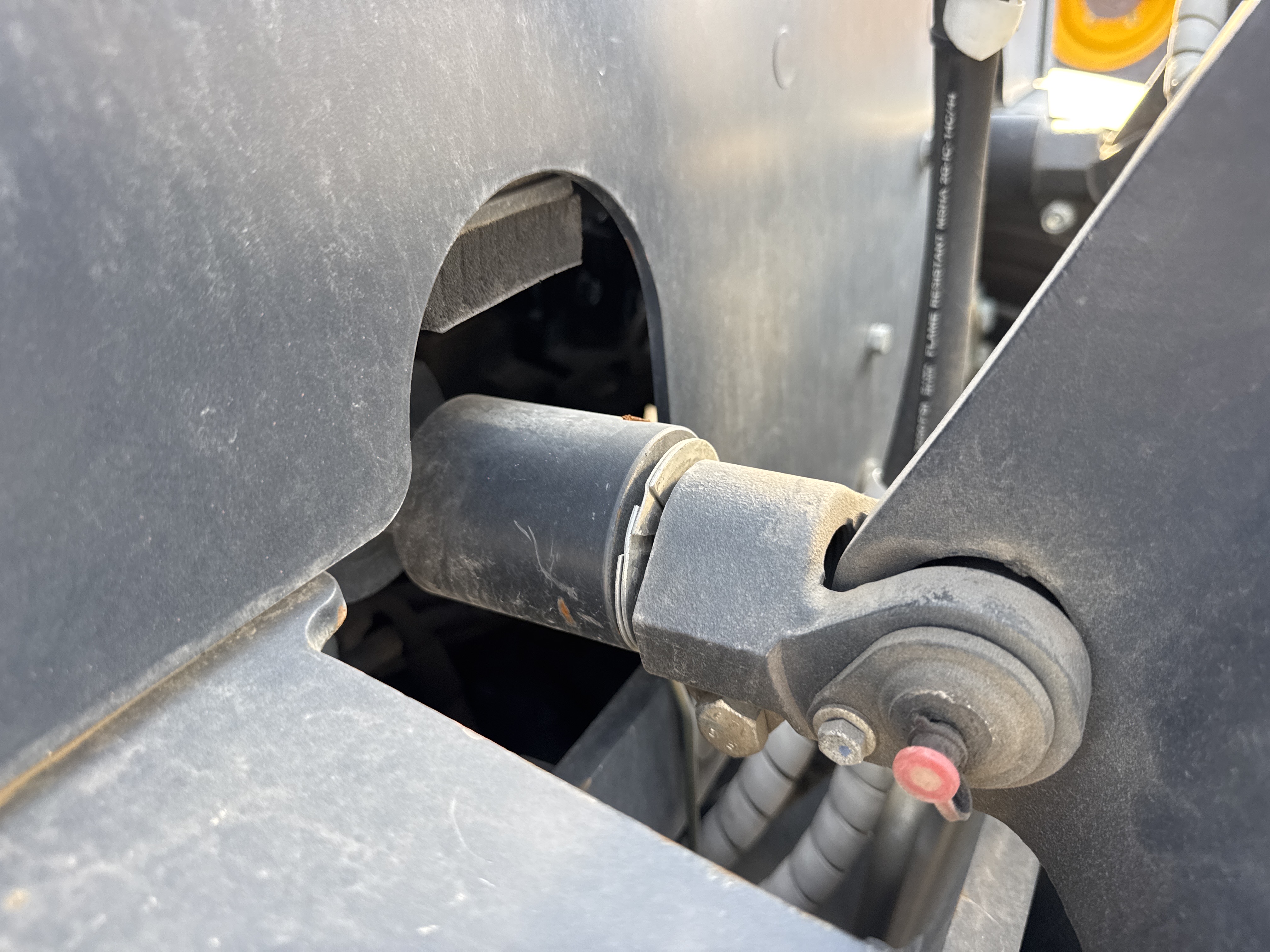 FLM-018-Doosan-G30NXP-Forklifts-inspection-Hydraulics-Tilt-cylinders-1