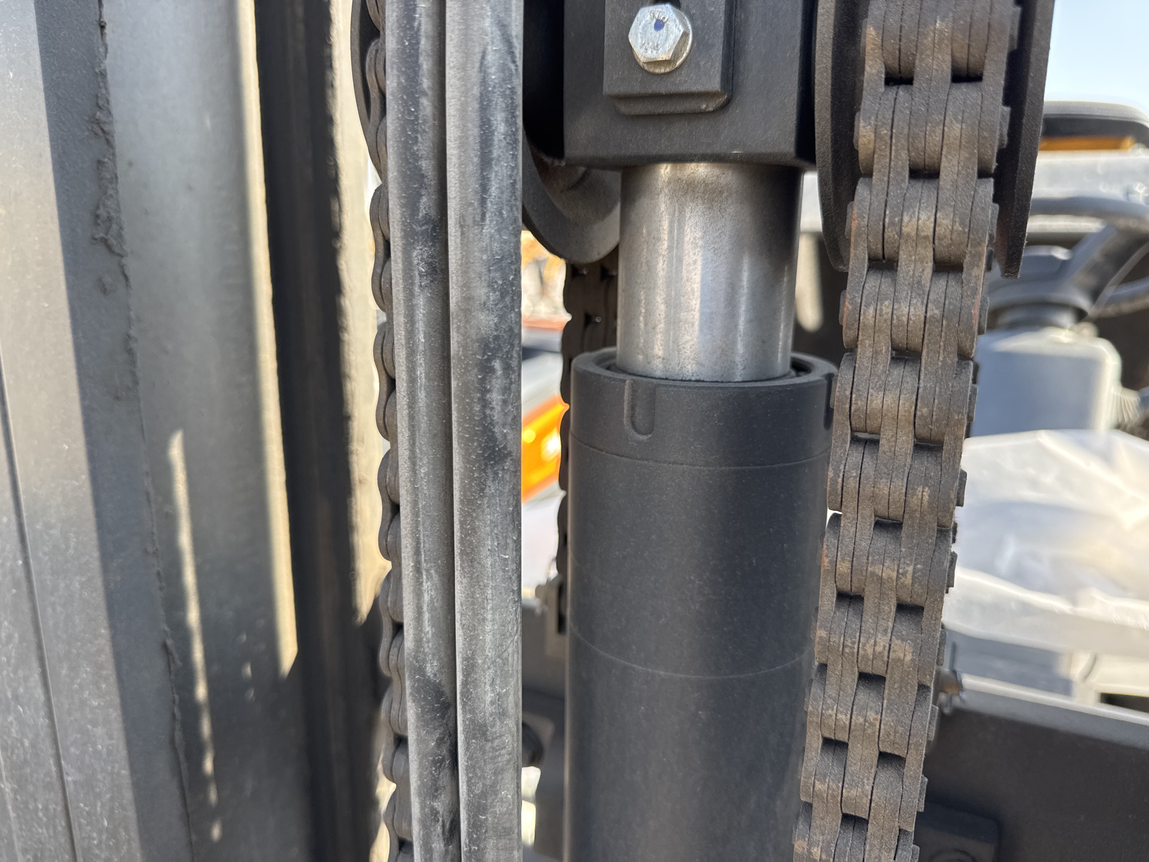 FLM-018-Doosan-G30NXP-Forklifts-inspection-Hydraulics-Lift-cylinders-1