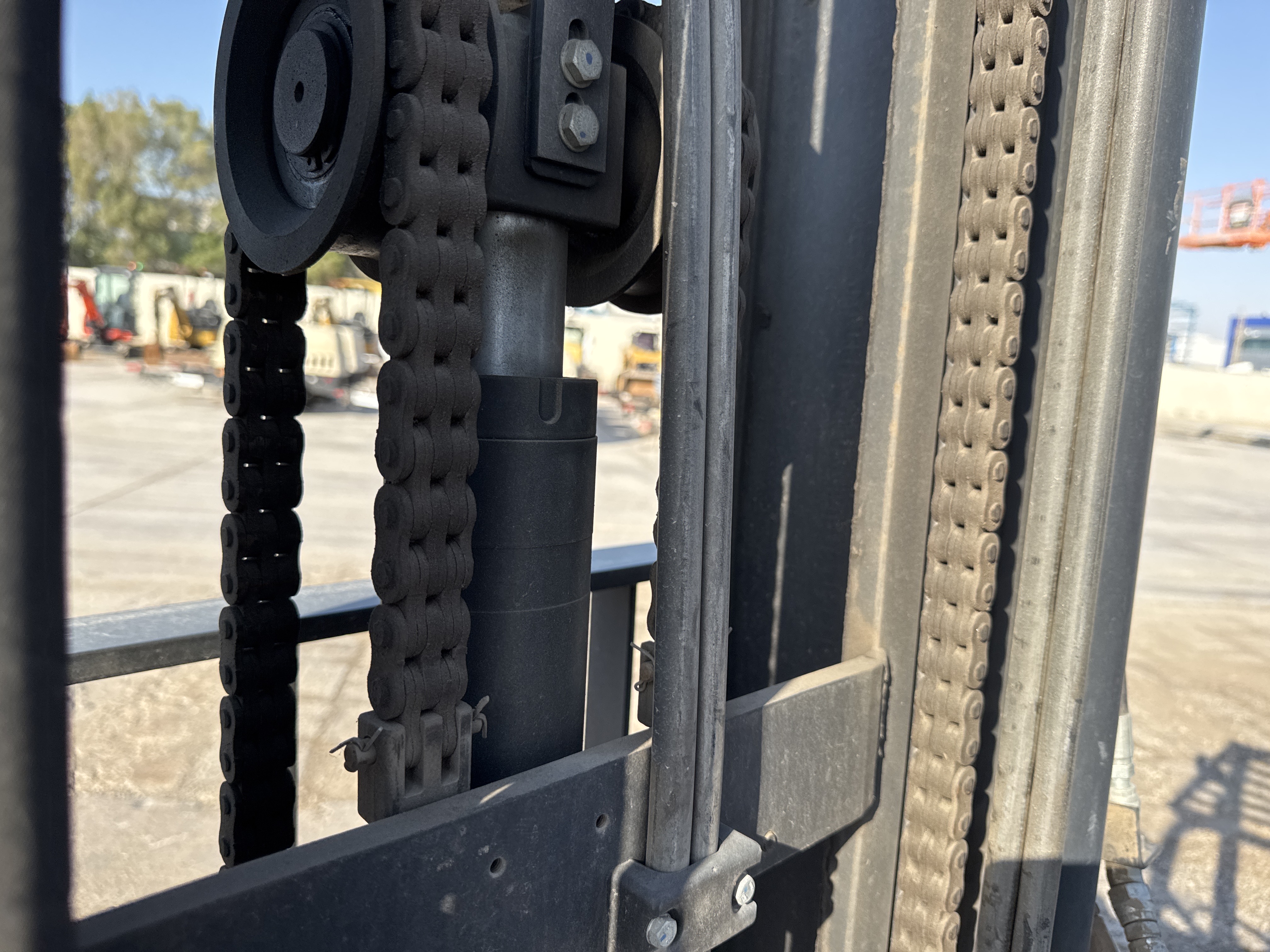 FLM-018-Doosan-G30NXP-Forklifts-inspection-Hydraulics-Lift-cylinders-1