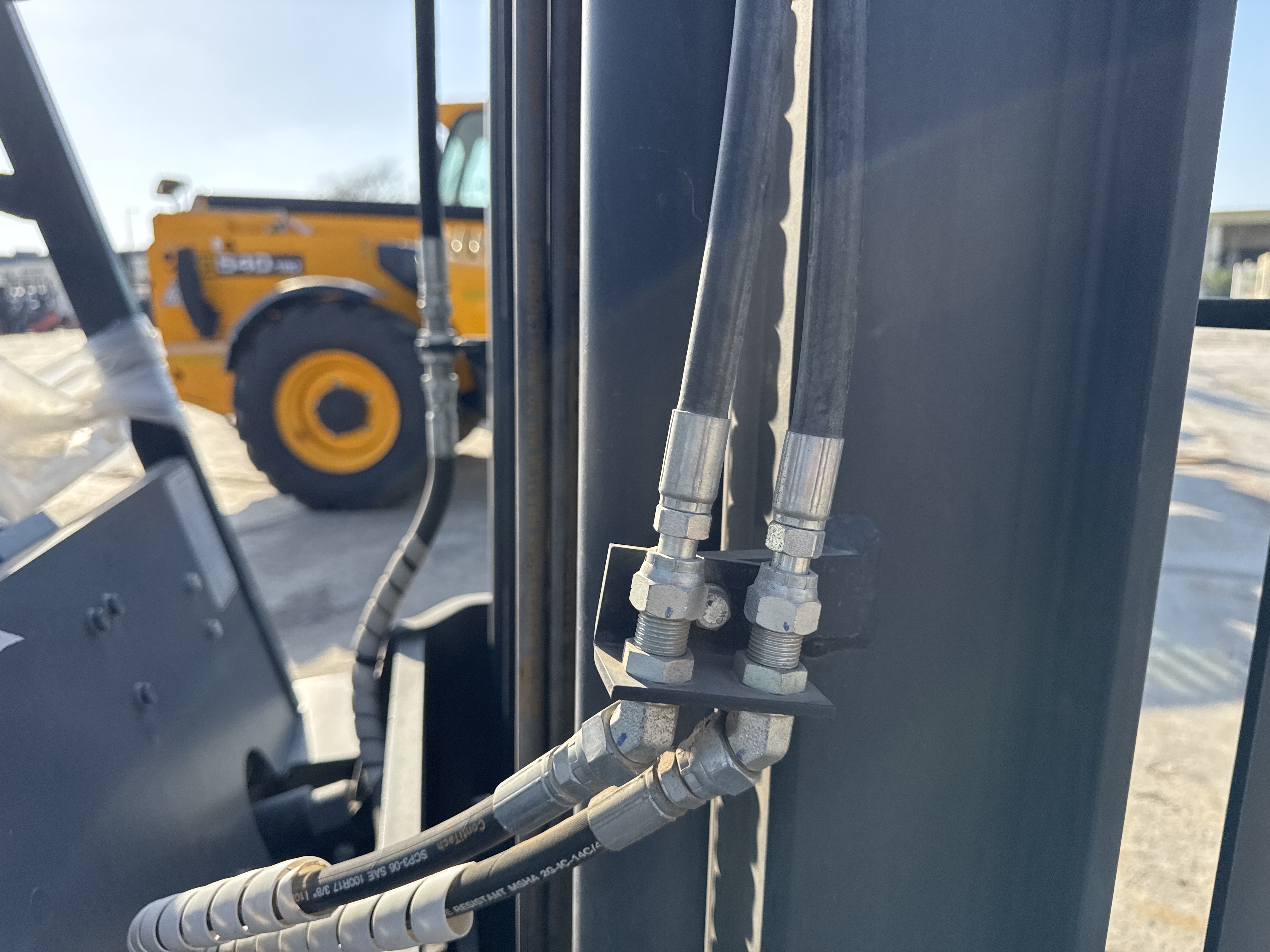 FLM-018-Doosan-G30NXP-Forklifts-inspection-Hydraulics-Hydraulic-hoses-and-lines-1