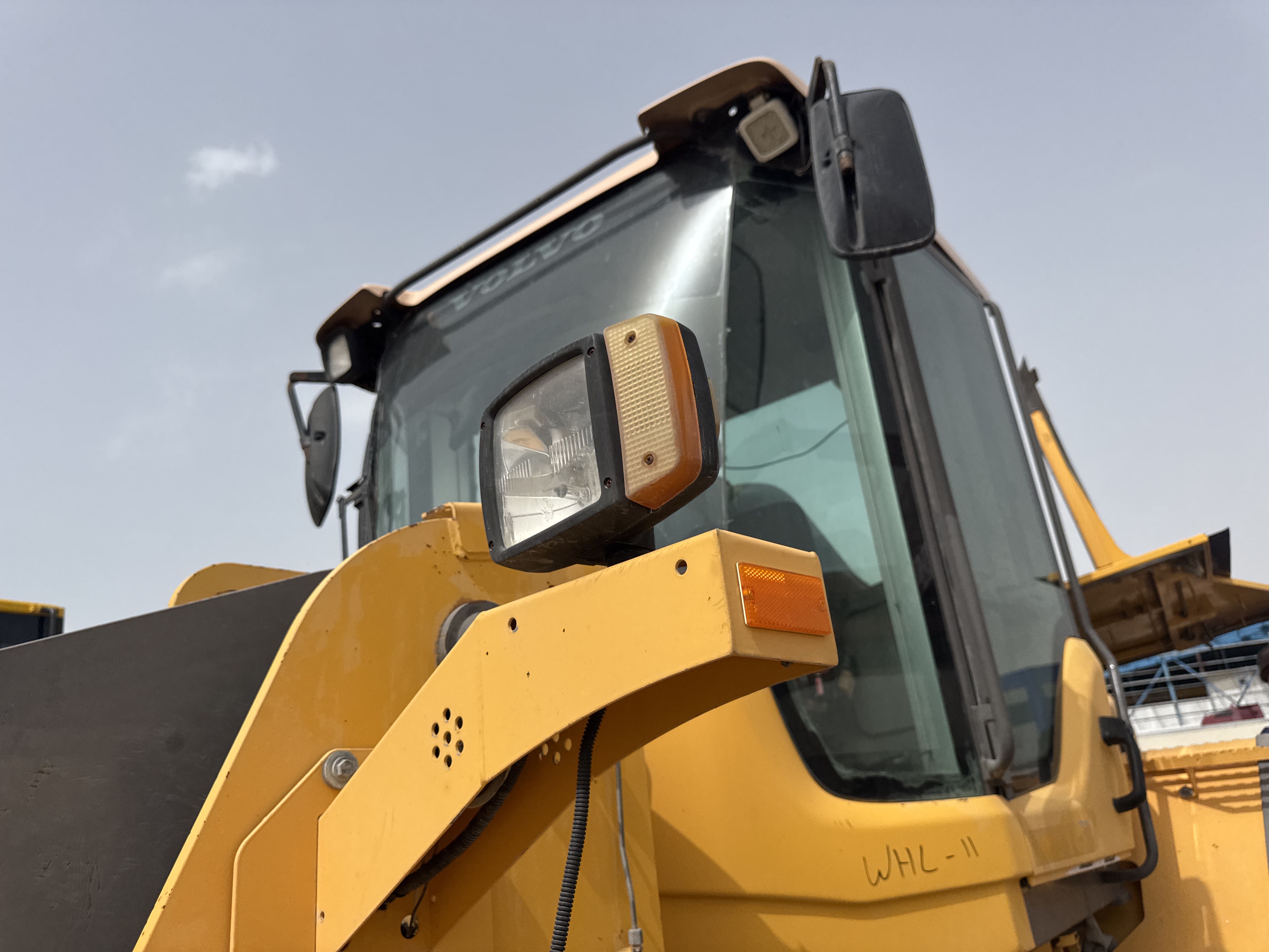 WHL-011-فولفو-L120F-لوادر-بعجلات-فحص-الكهربائيات-الأنوار-والإشارات-1