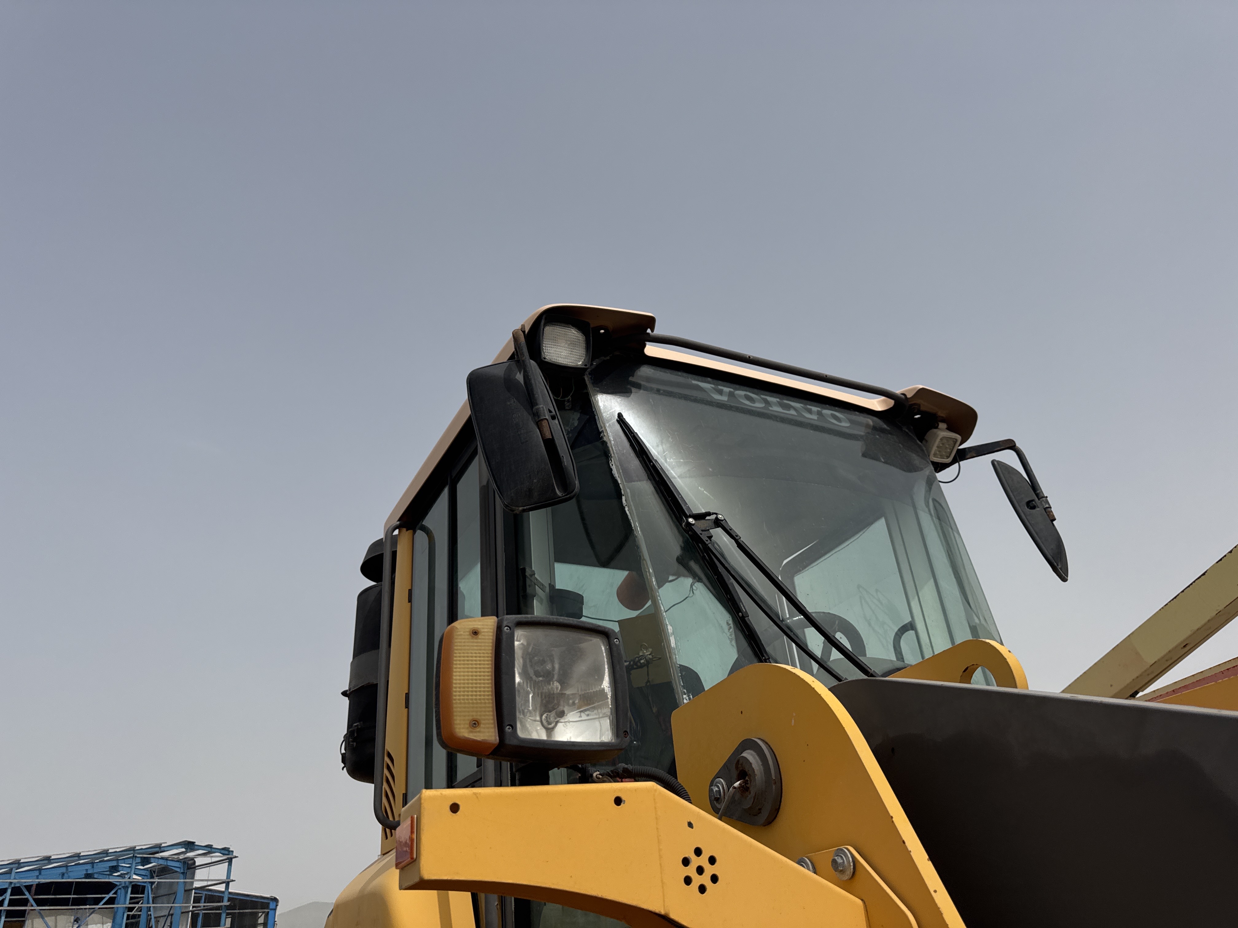 WHL-011-فولفو-L120F-لوادر-بعجلات-فحص-الكهربائيات-الأنوار-والإشارات-1
