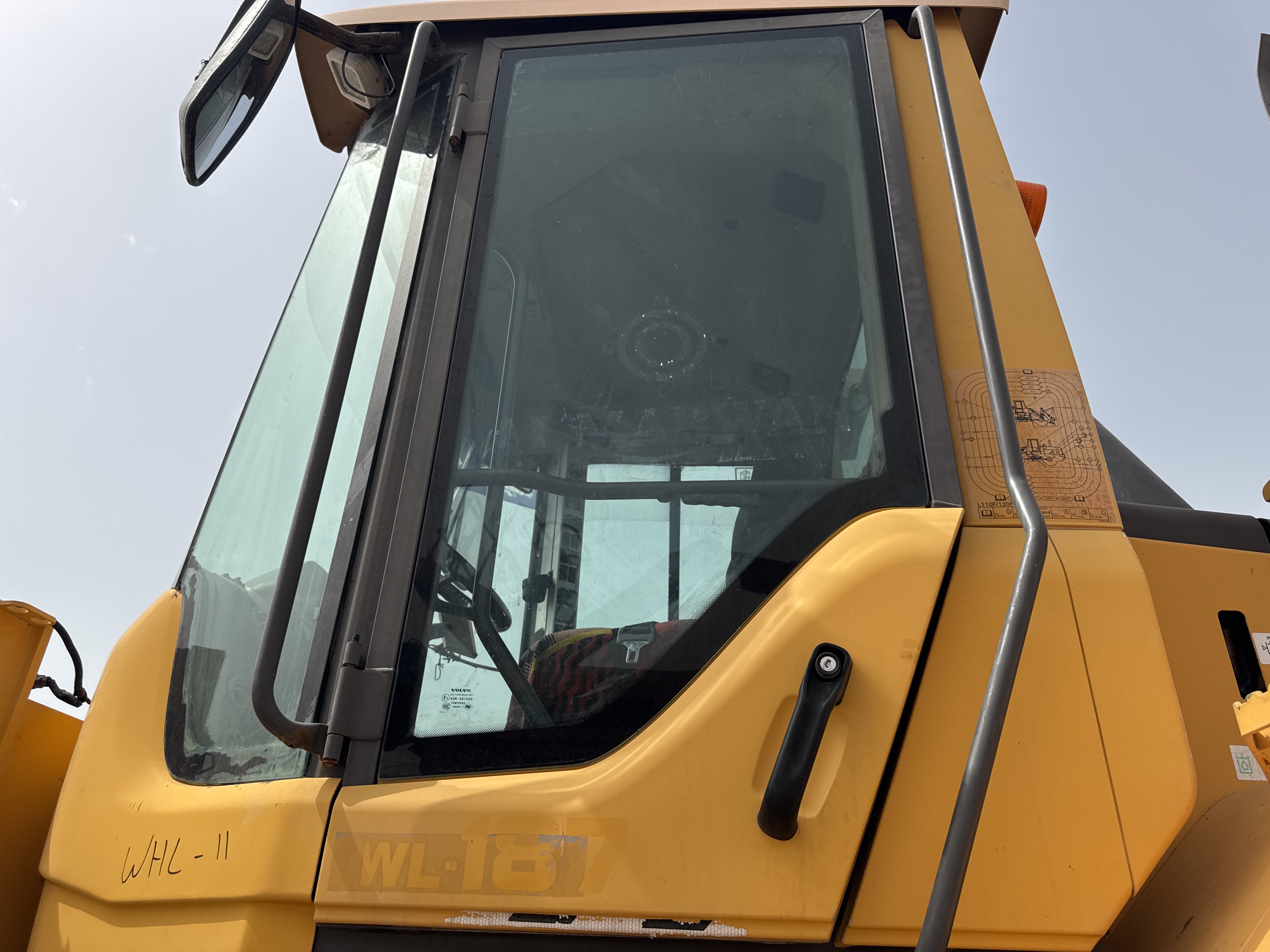 WHL-011-فولفو-L120F-لوادر-بعجلات-فحص-الهيكل-الأبواب-1