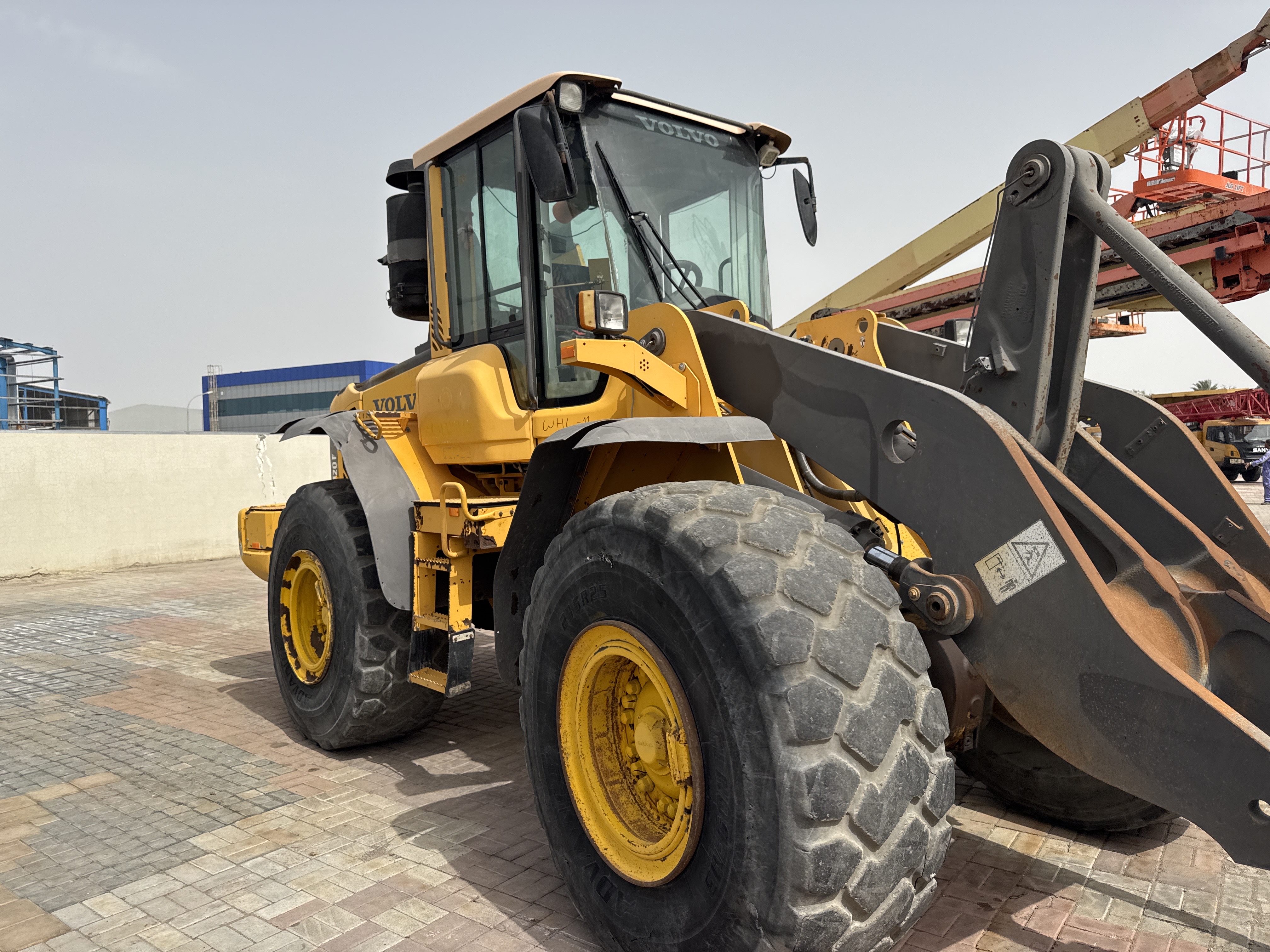 WHL-011-فولفو-L120F-لوادر-بعجلات-فحص-الهيكل-الصبغ-1