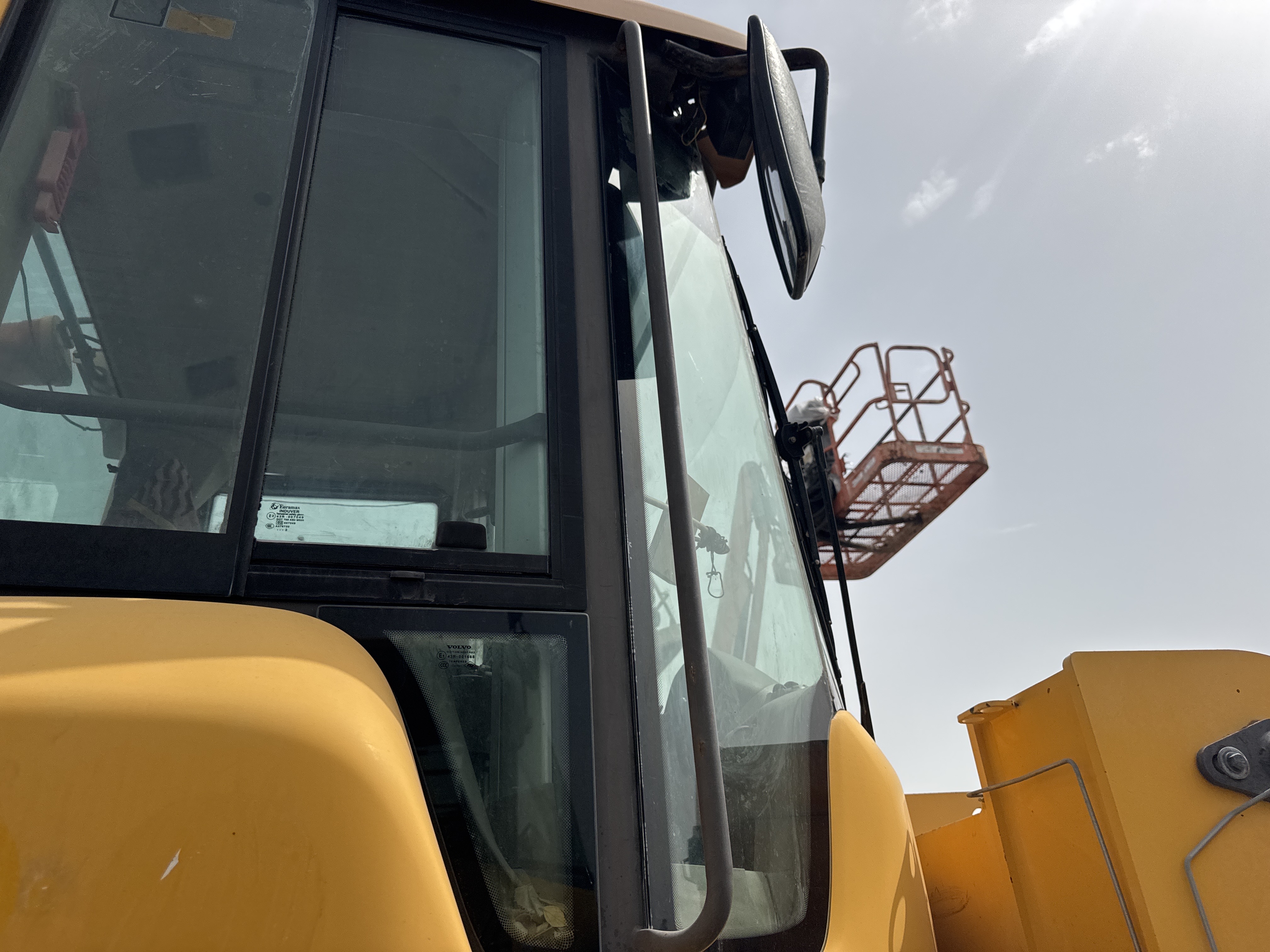 WHL-011-فولفو-L120F-لوادر-بعجلات-فحص-الهيكل-الدرابزين-1
