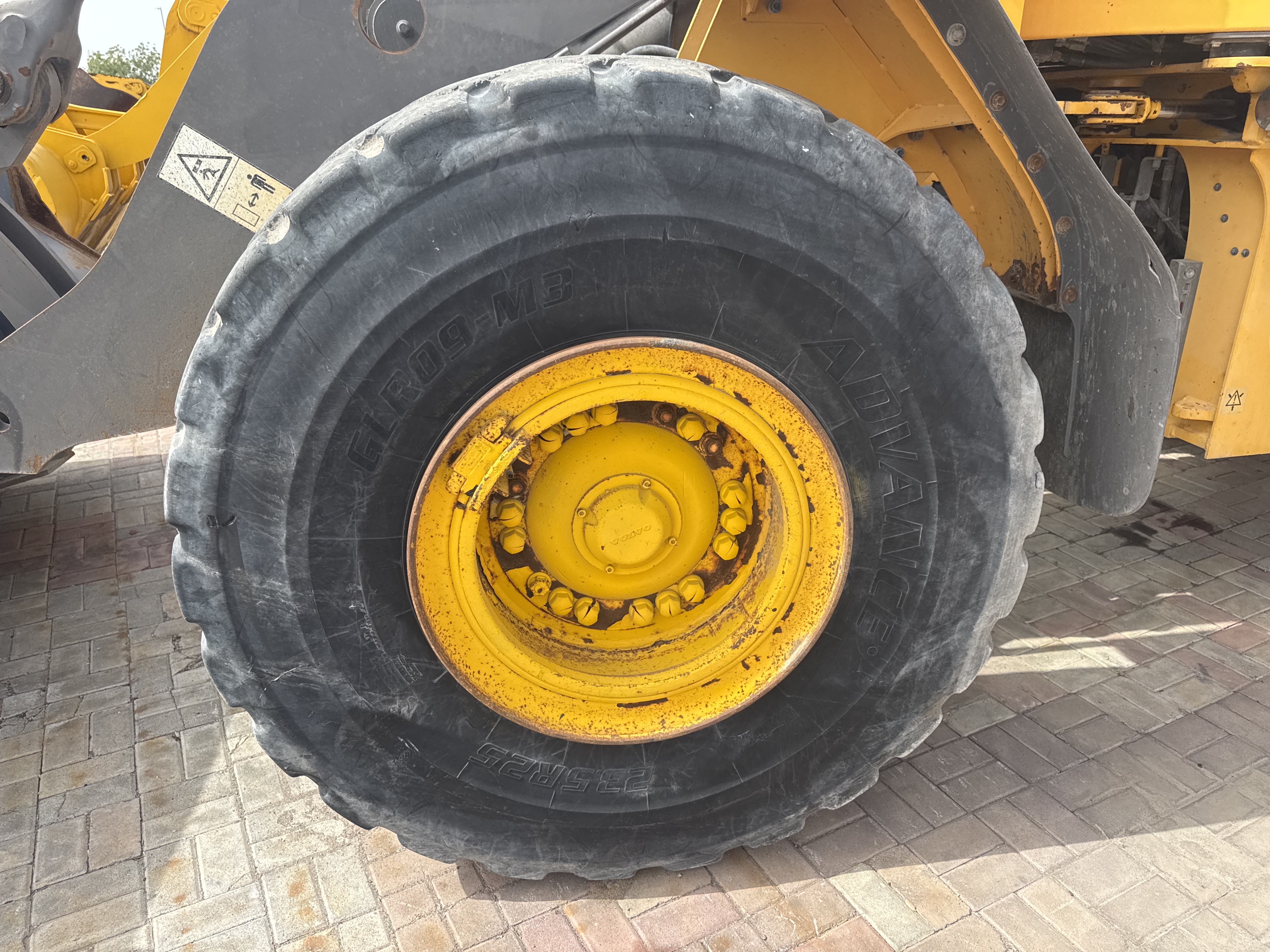 WHL-011-فولفو-L120F-لوادر-بعجلات-فحص-الهيكل-الإطار-الأمامي-الأيسر-/-محور-العجلة---الحالة-1