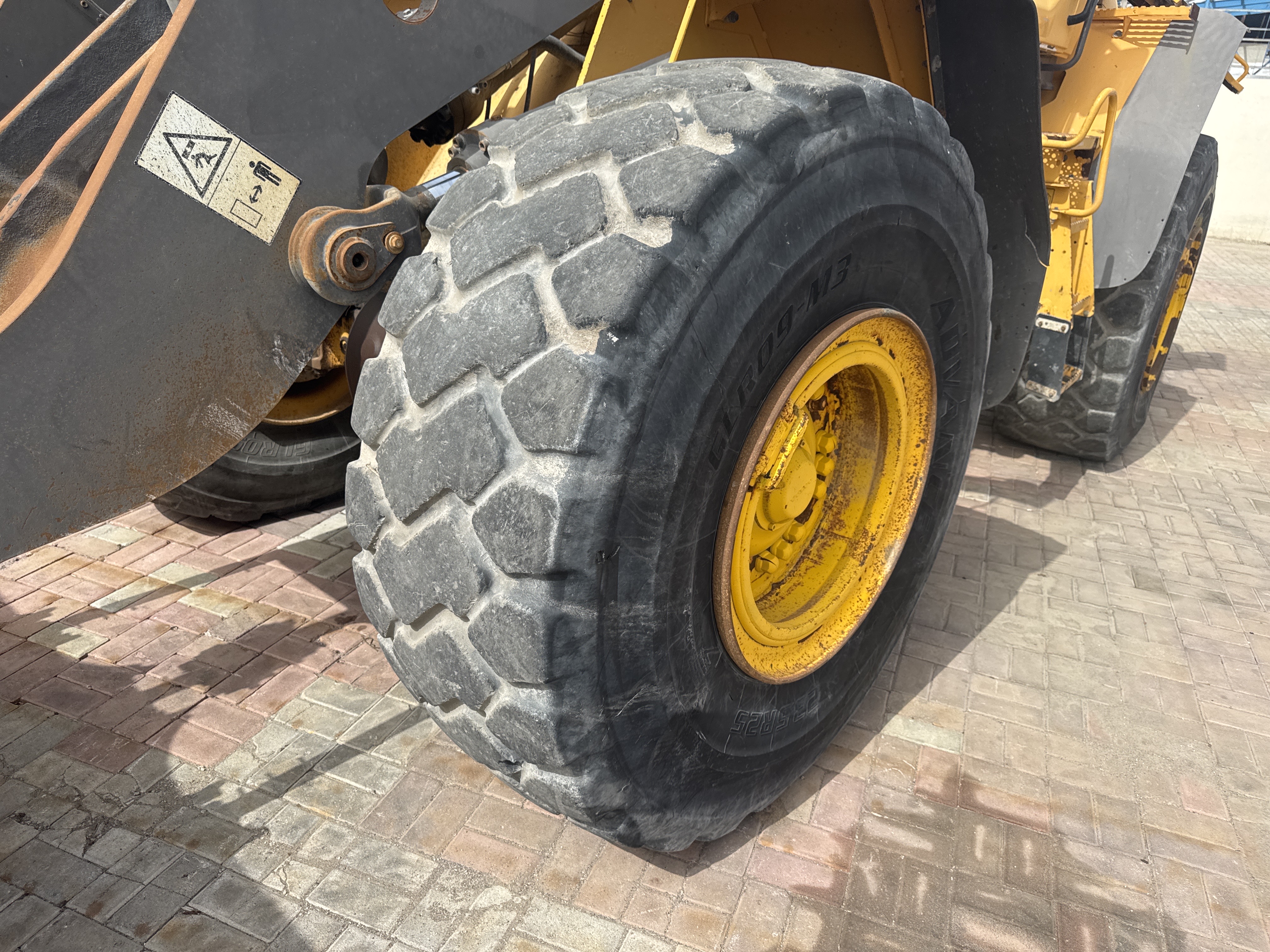 WHL-011-فولفو-L120F-لوادر-بعجلات-فحص-الهيكل-الإطار-الأمامي-الأيسر-/-محور-العجلة---الحالة-1