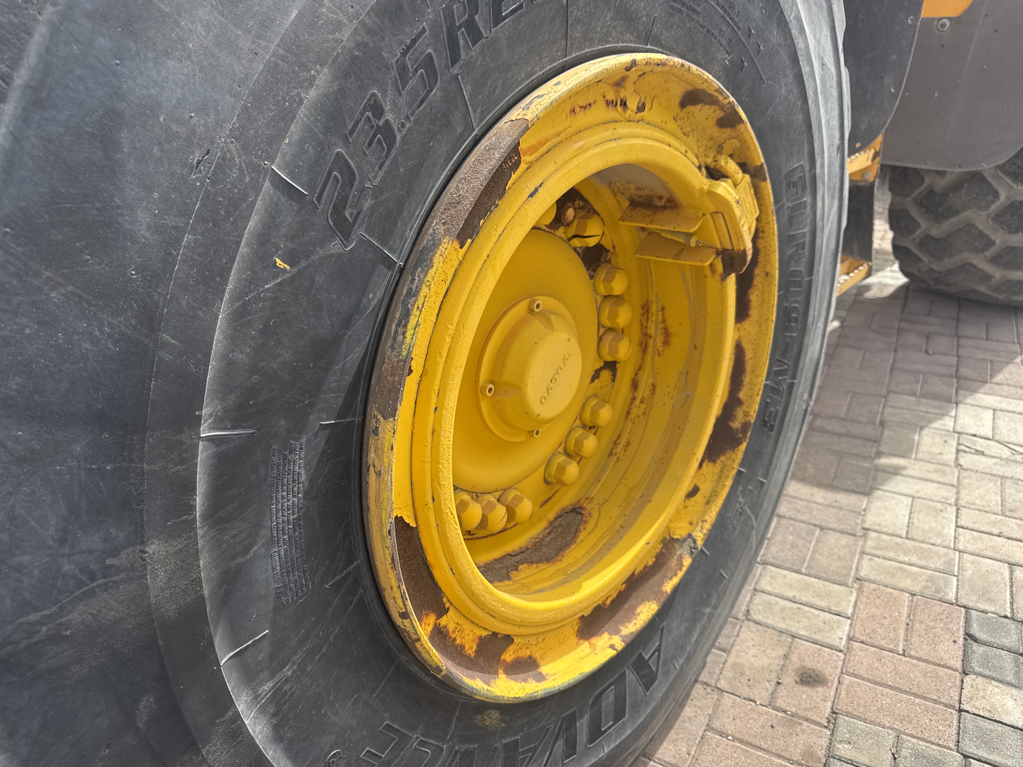 WHL-011-فولفو-L120F-لوادر-بعجلات-فحص-الهيكل-الإطار-الخلفي-الأيمن-/-محور-العجلة---الحالة-1