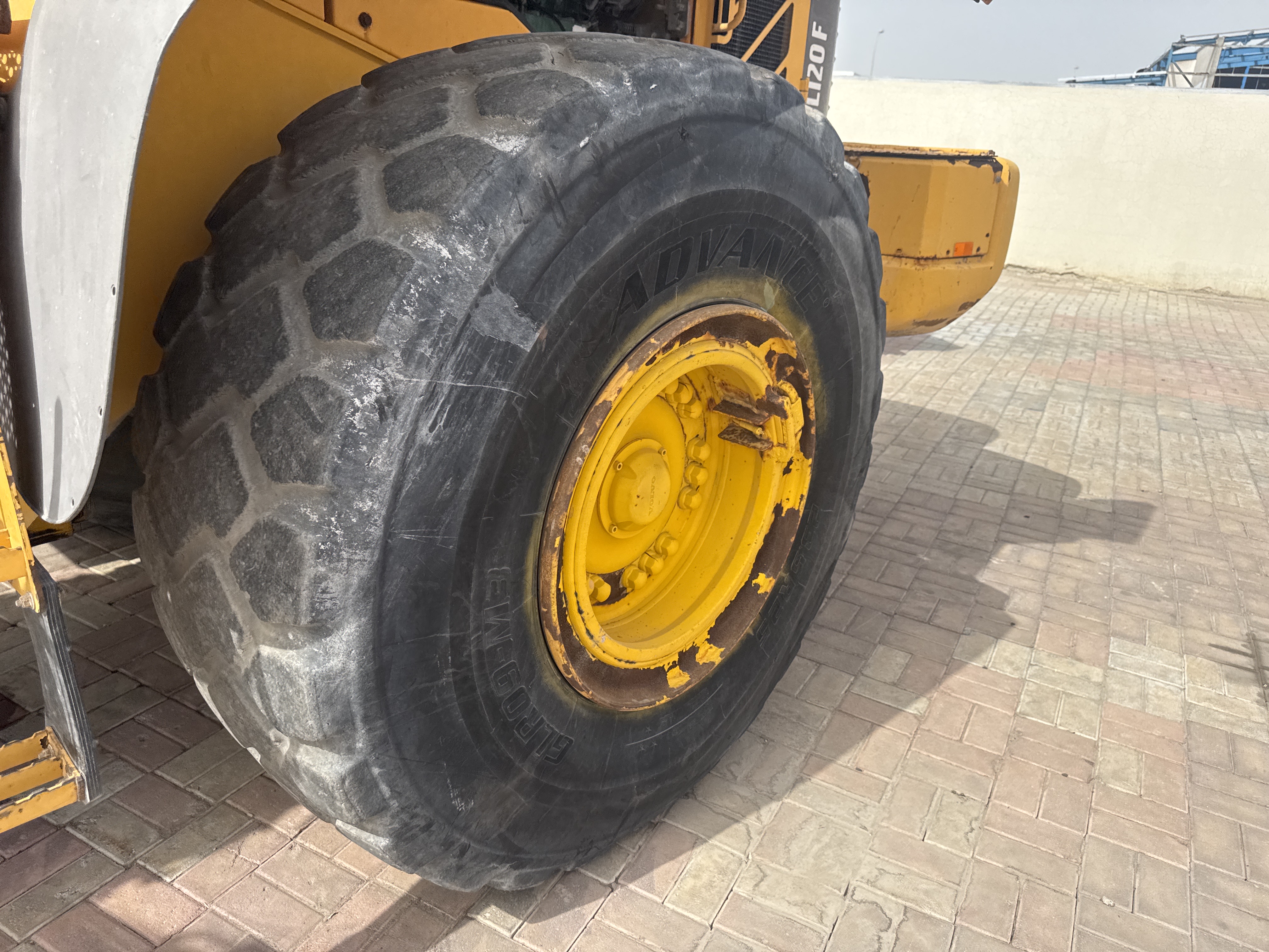 WHL-011-فولفو-L120F-لوادر-بعجلات-فحص-الهيكل-الإطار-الخلفي-الأيسر-/-محور-العجلة---الحالة-1
