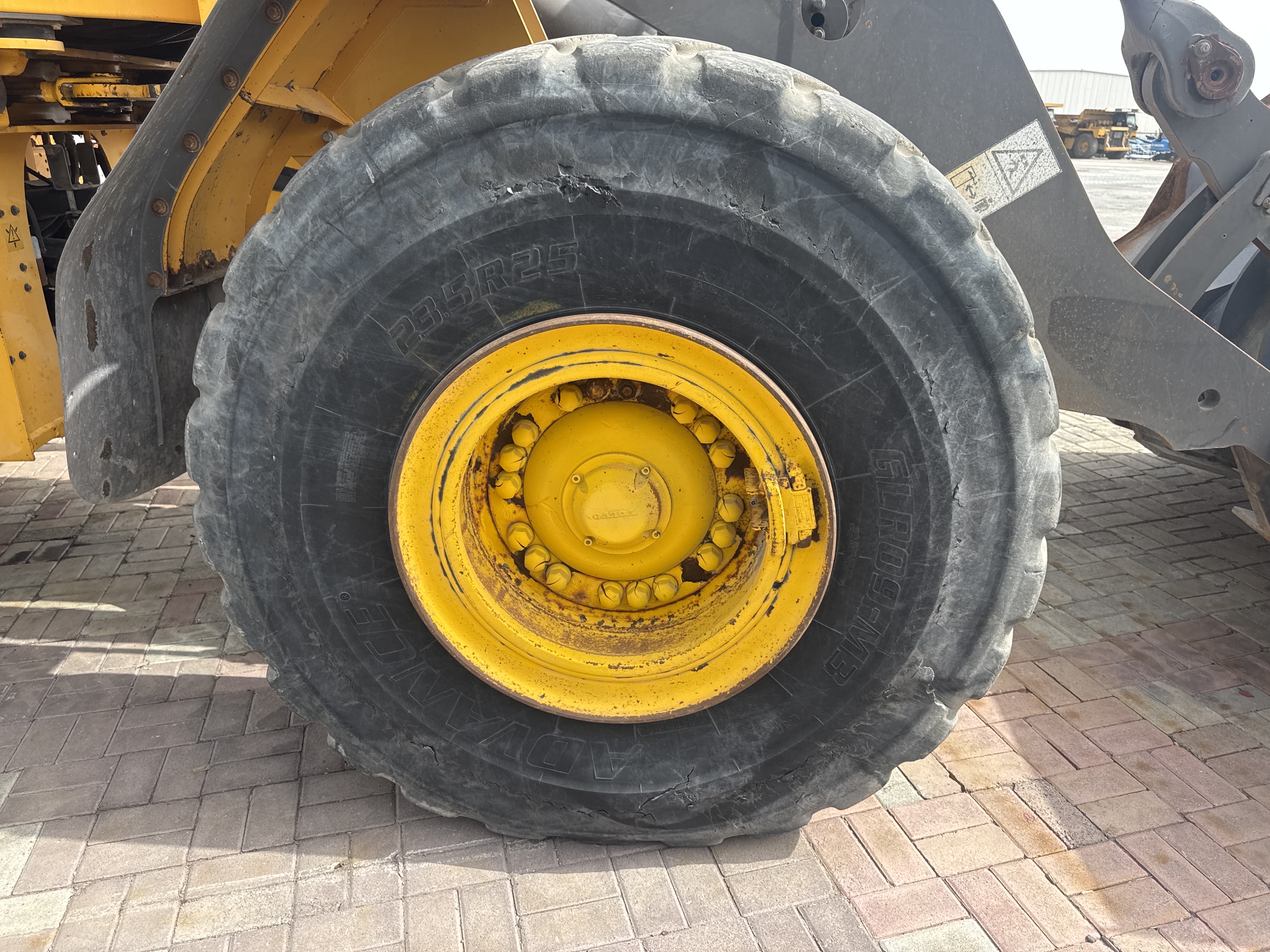WHL-011-فولفو-L120F-لوادر-بعجلات-فحص-الهيكل-الإطار-الأمامي-الأيمن-/-محور-العجلة---الحالة-1