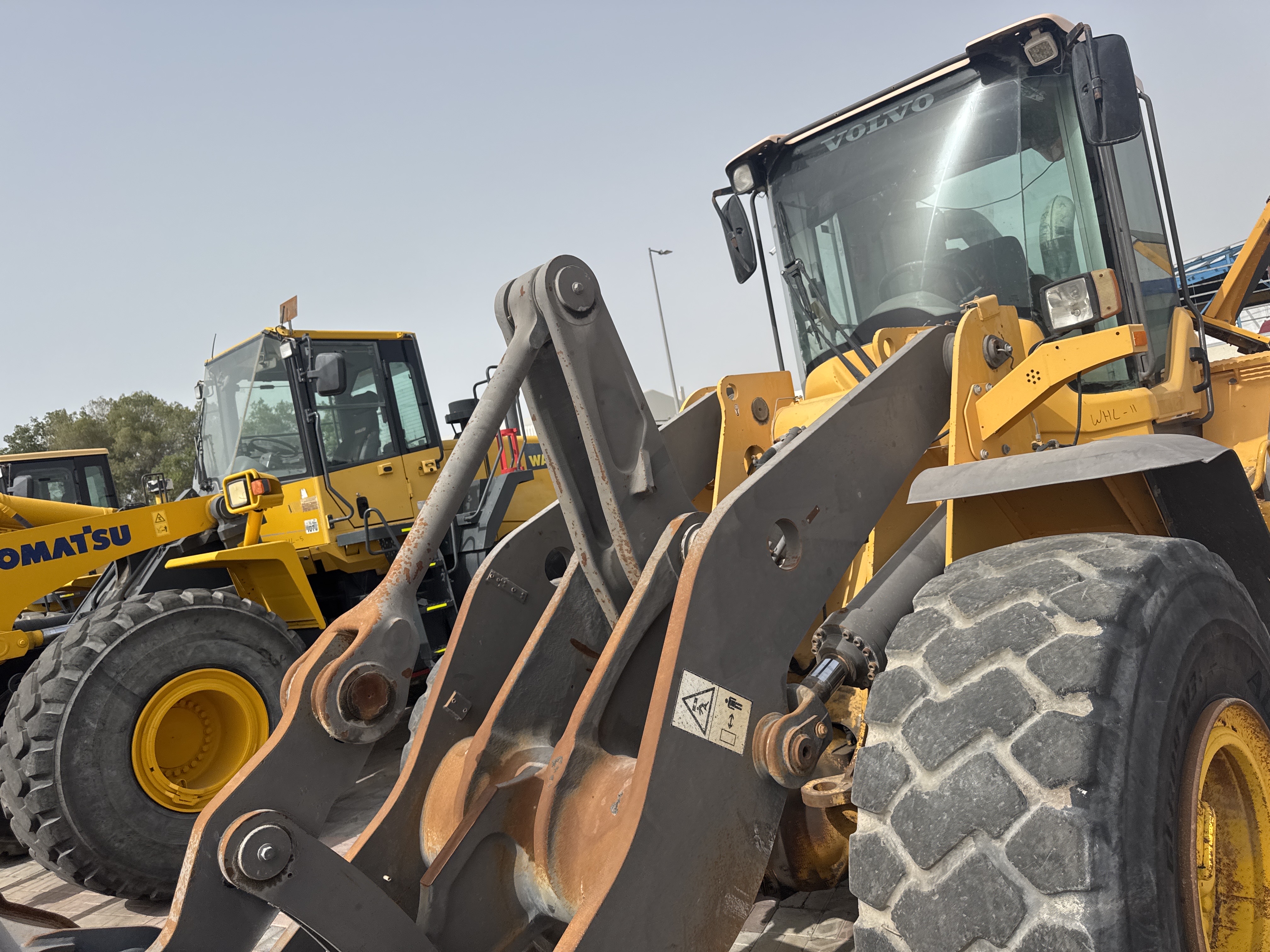WHL-011-فولفو-L120F-لوادر-بعجلات-فحص-الهيكل-ذراع-الرفع-1