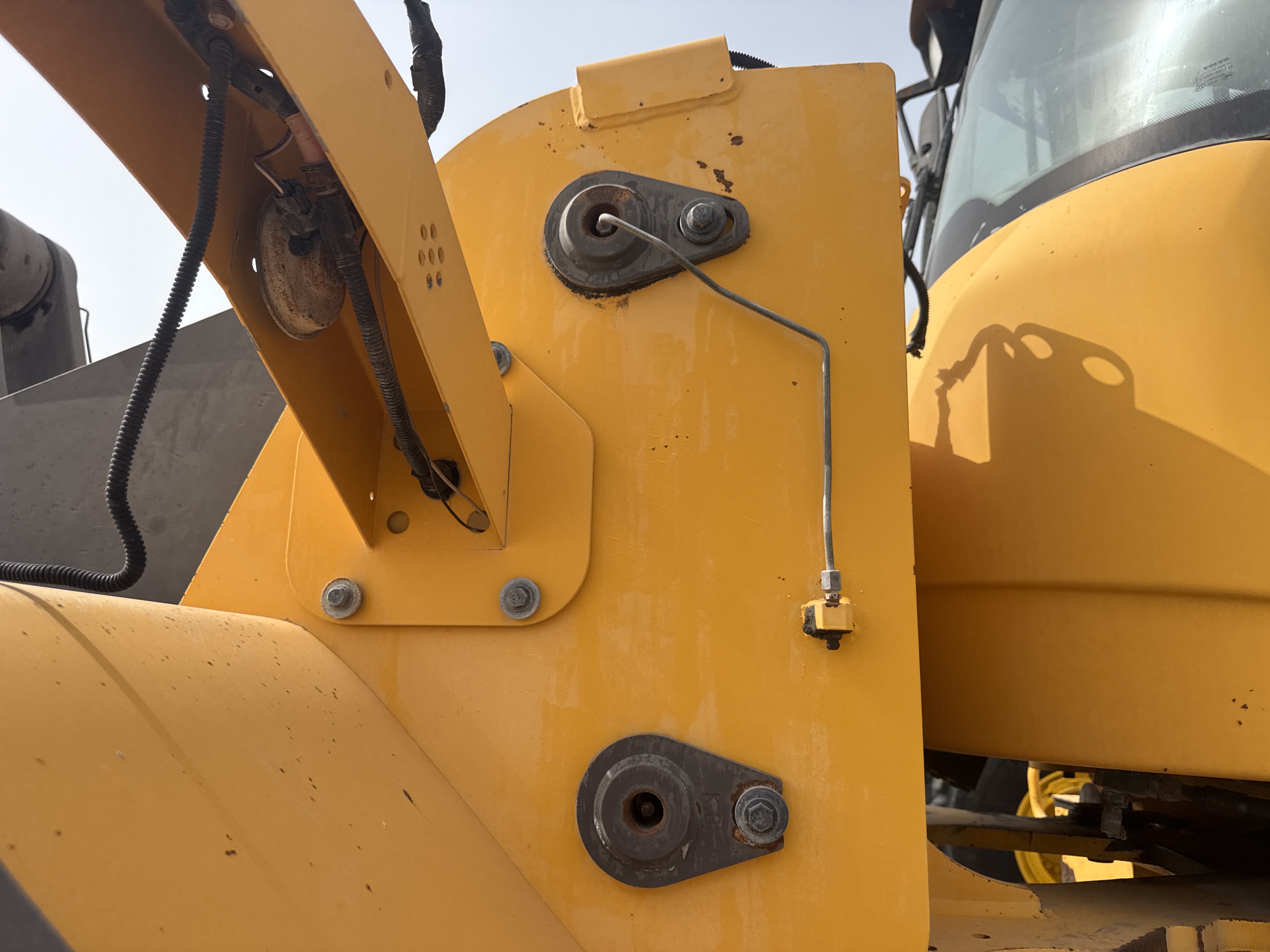 WHL-011-فولفو-L120F-لوادر-بعجلات-فحص-الهيكل-دبابيس-وبطانات-قاعدة-ذراع-الرفع-1