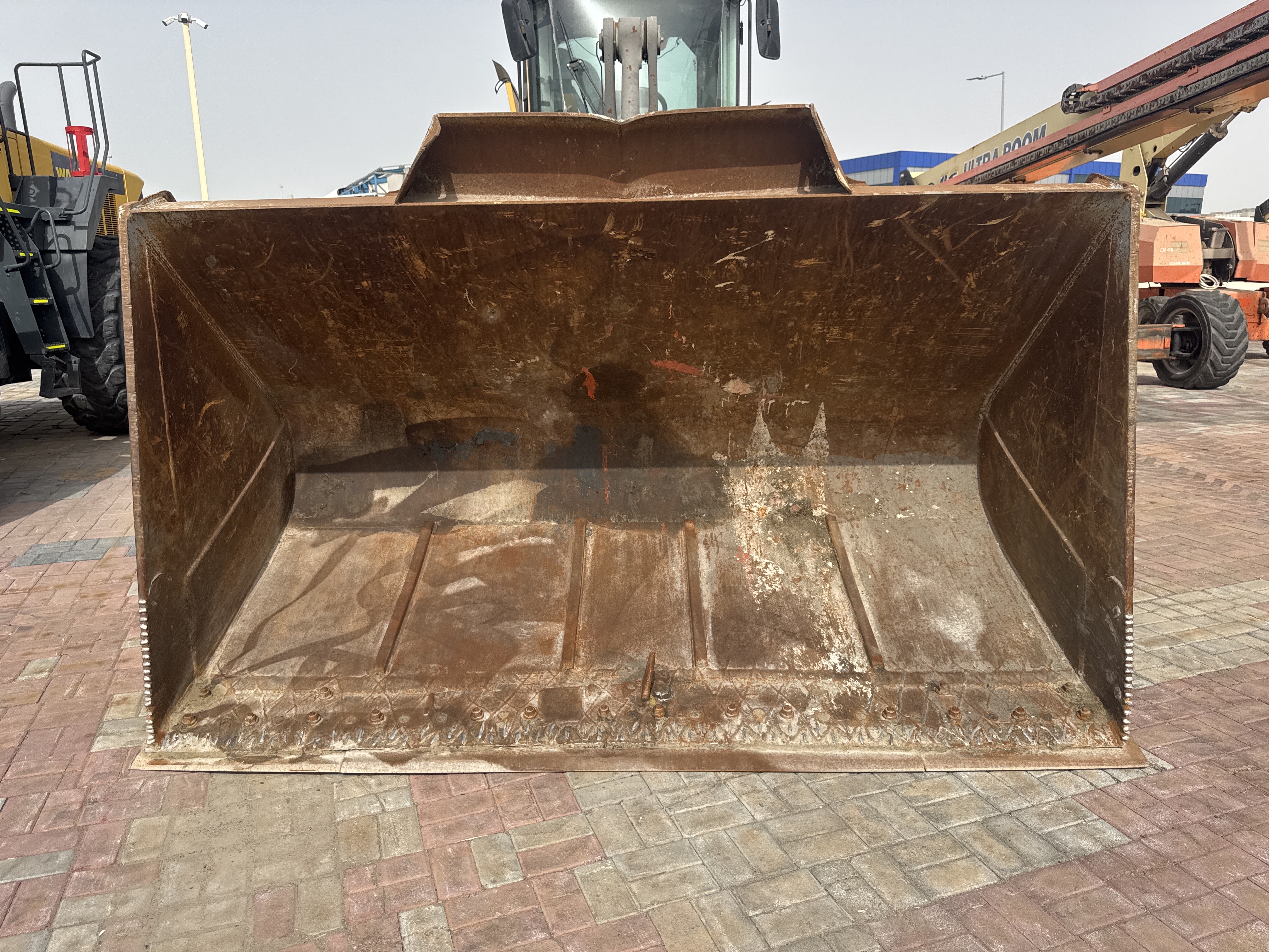 WHL-011-فولفو-L120F-لوادر-بعجلات-فحص-المرفقات-حالة-دلو-اللودر-1