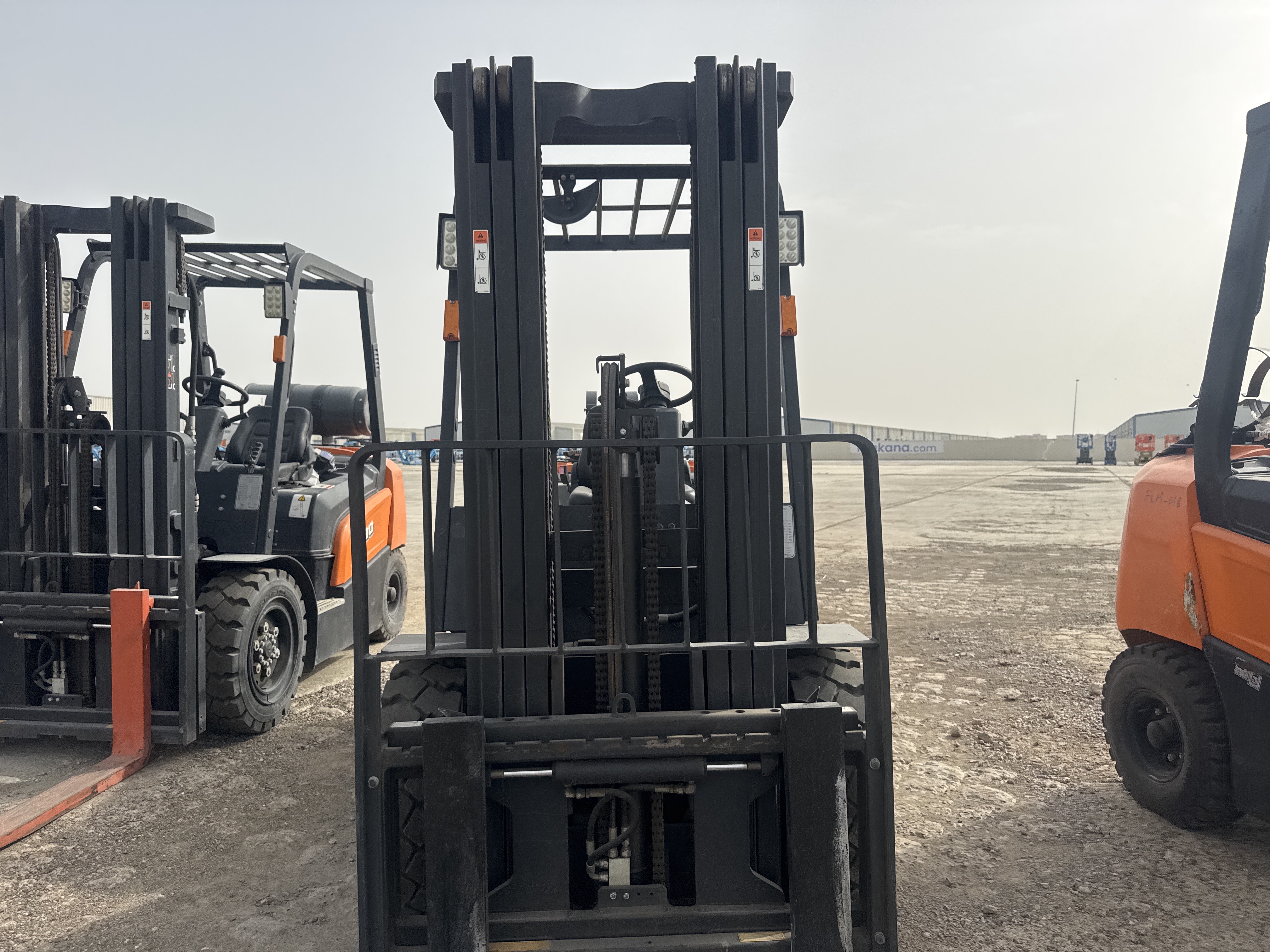 FLM-020-دوسان-G30NXP-رافعات-شوكية-فحص-الهيكل-الصبغ-1