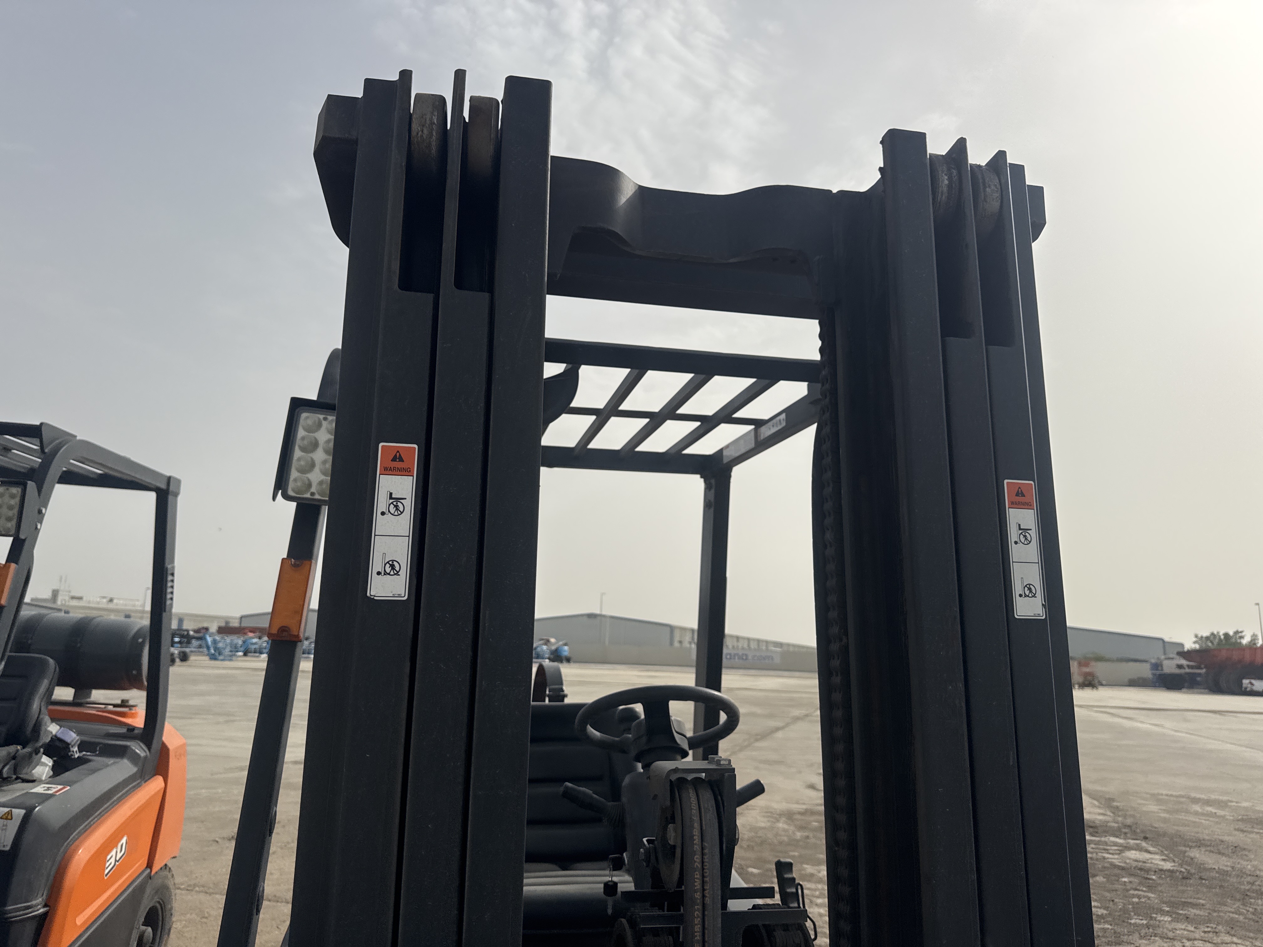 FLM-020-دوسان-G30NXP-رافعات-شوكية-فحص-الهيكل-الصاري-1