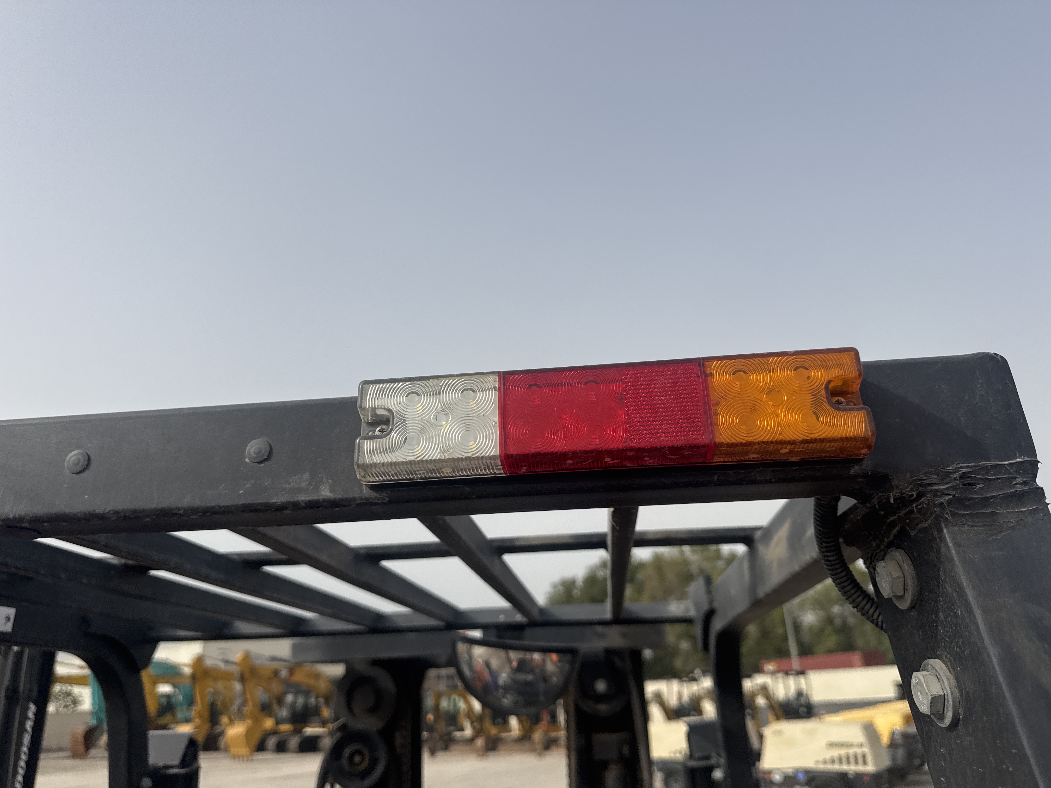 FLM-020-دوسان-G30NXP-رافعات-شوكية-فحص-الإلكترونيات-الأنوار-والإشارات-1