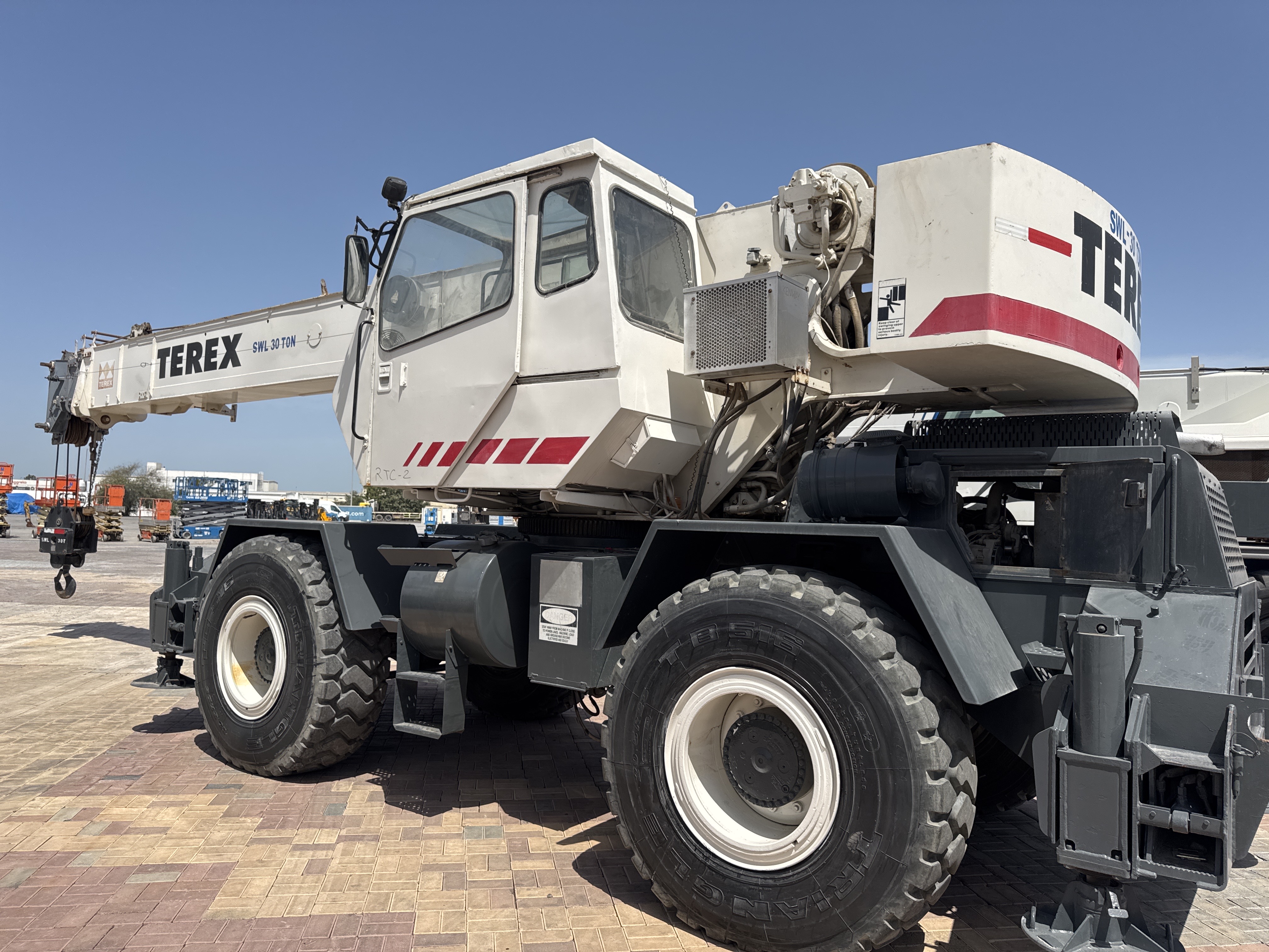 RTC-002-تيريكس-RT230-رافعات-أراضي-وعرة-فحص-الهيكل-الصبغ-1