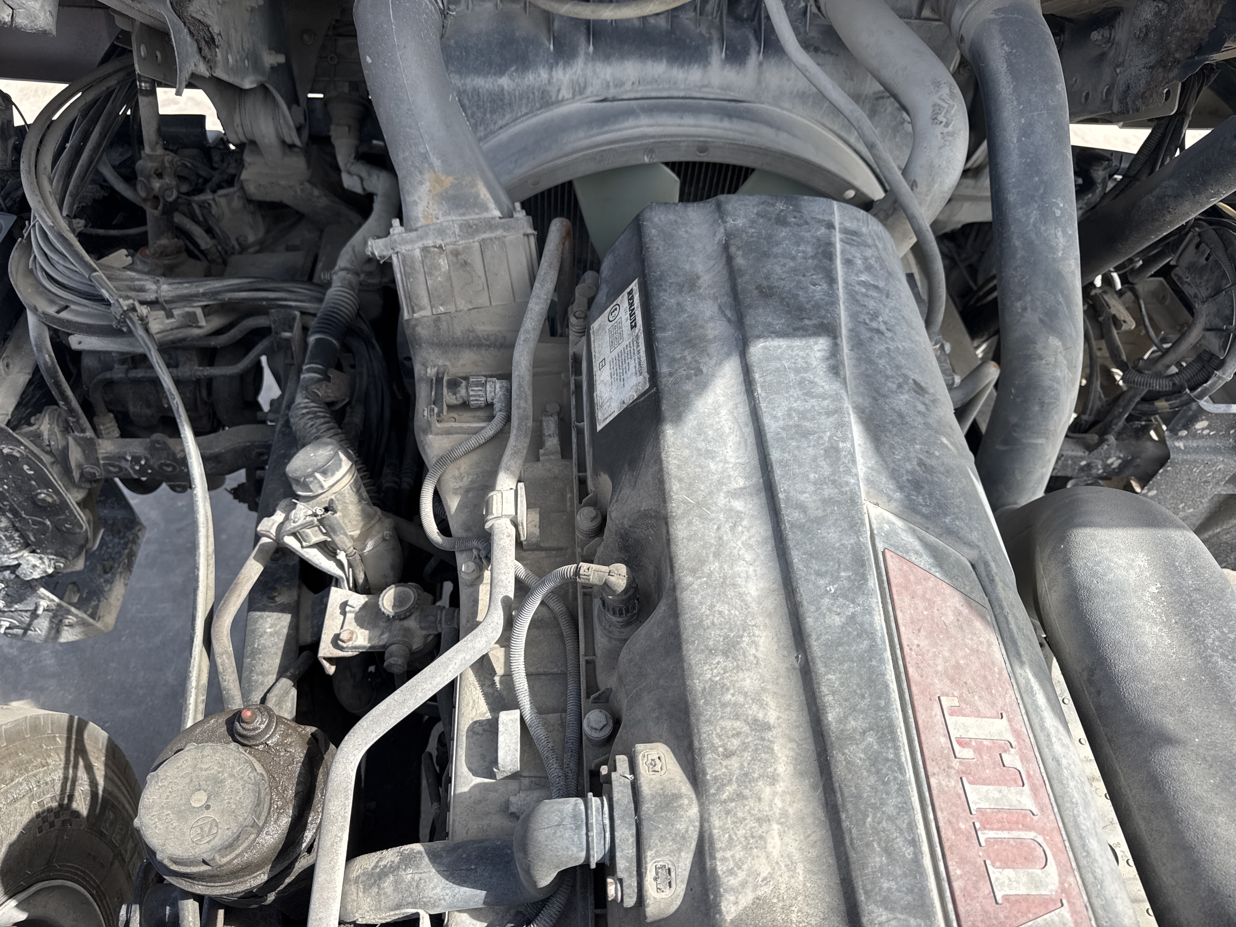 CMT-001-Renault-Kerax-Concrete-mixer-trucks-inspection-Engine-Engine-oil-leaks-1