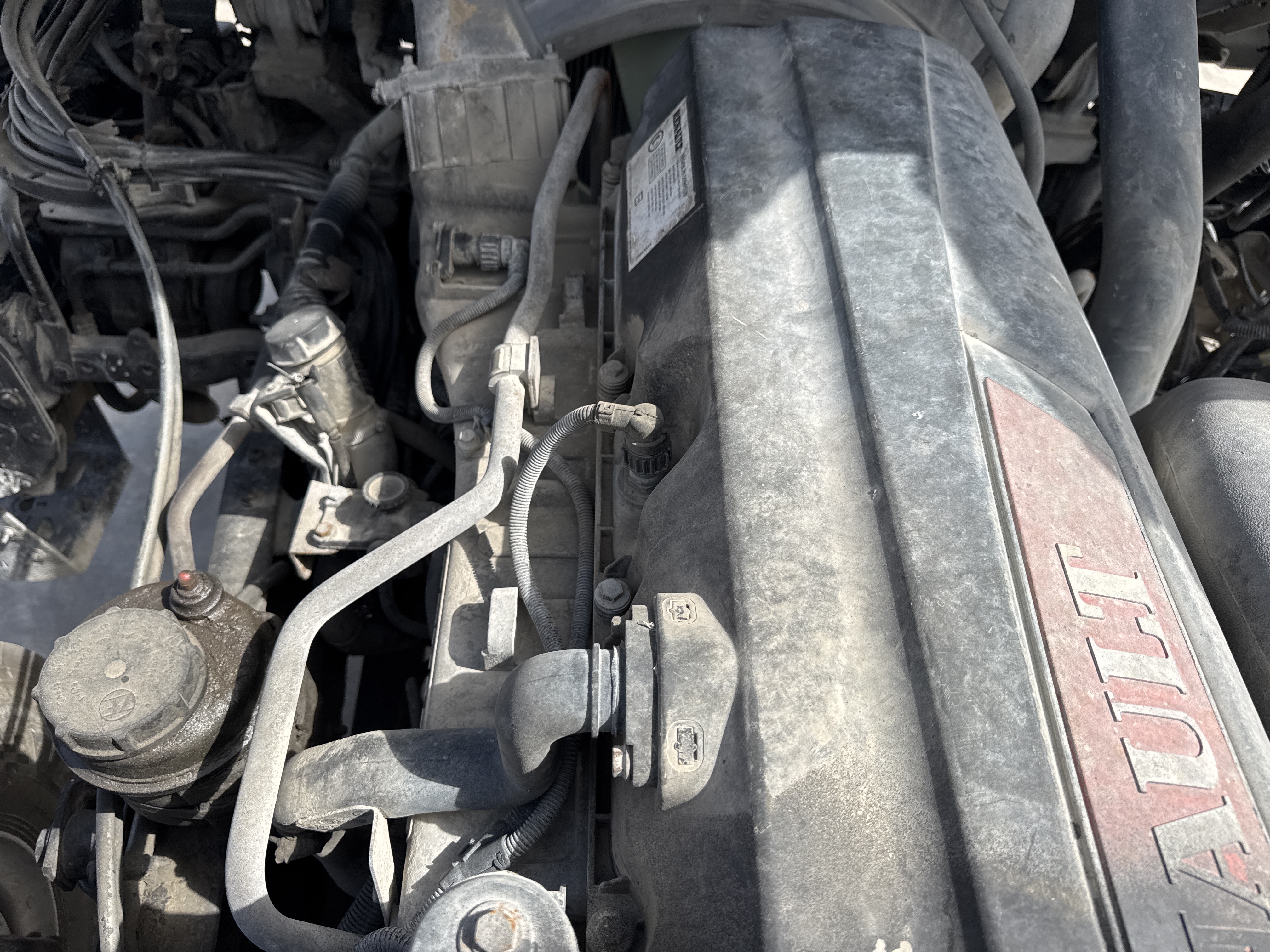 CMT-001-Renault-Kerax-Concrete-mixer-trucks-inspection-Engine-Engine-oil-leaks-1