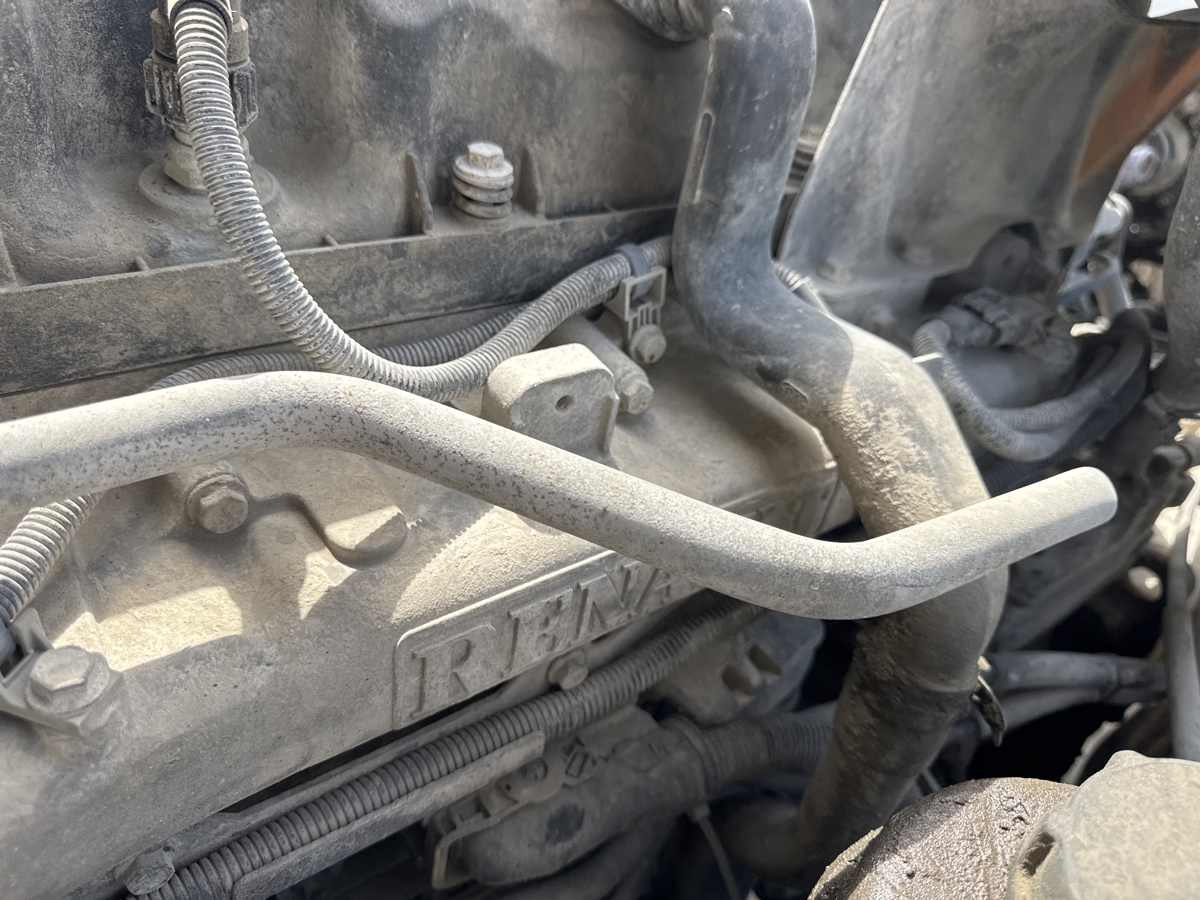 CMT-001-Renault-Kerax-Concrete-mixer-trucks-inspection-Engine-Hoses-1