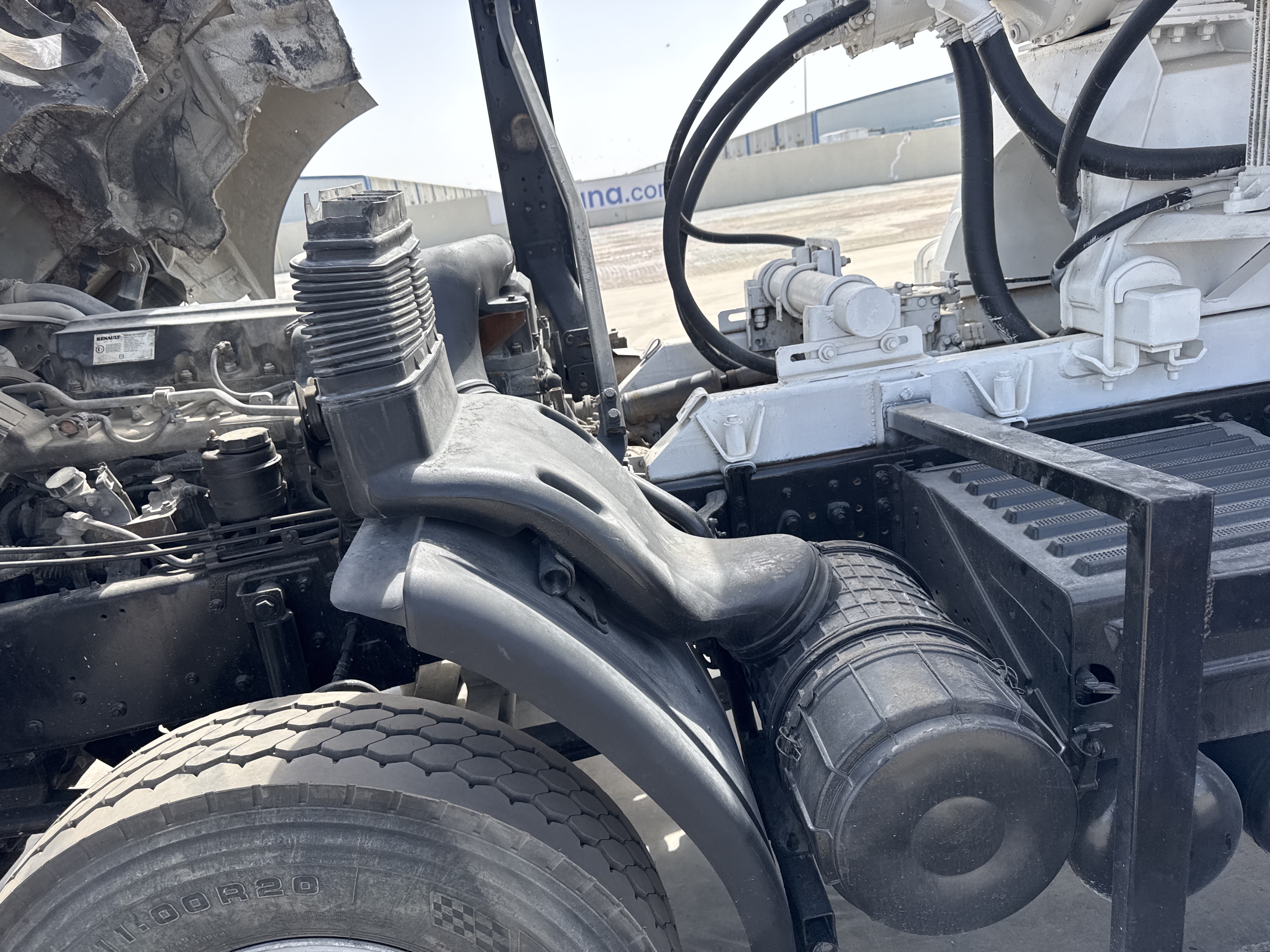 CMT-001-Renault-Kerax-Concrete-mixer-trucks-inspection-Engine-Air-intake-system-1