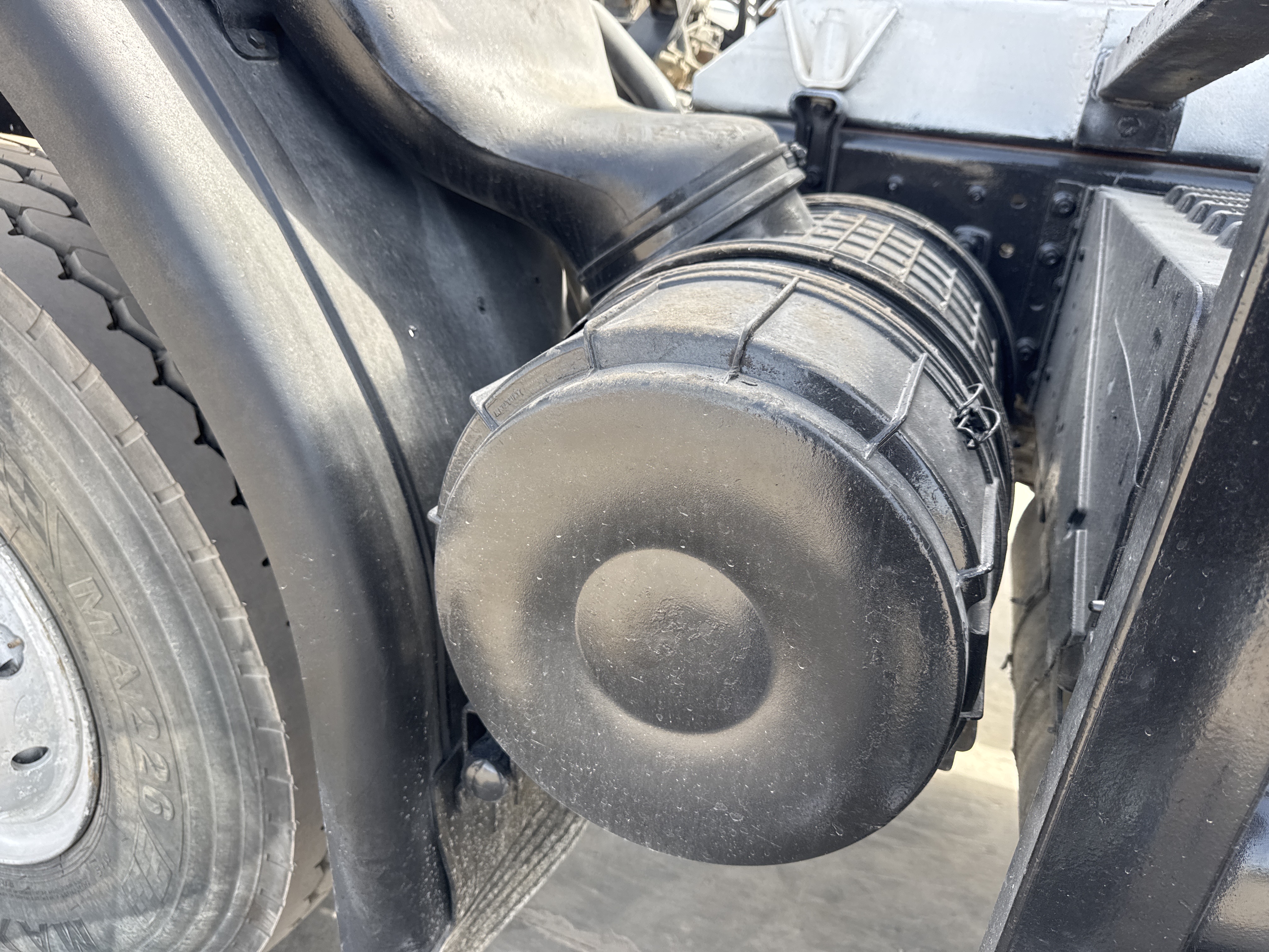 CMT-001-Renault-Kerax-Concrete-mixer-trucks-inspection-Engine-Air-intake-system-1