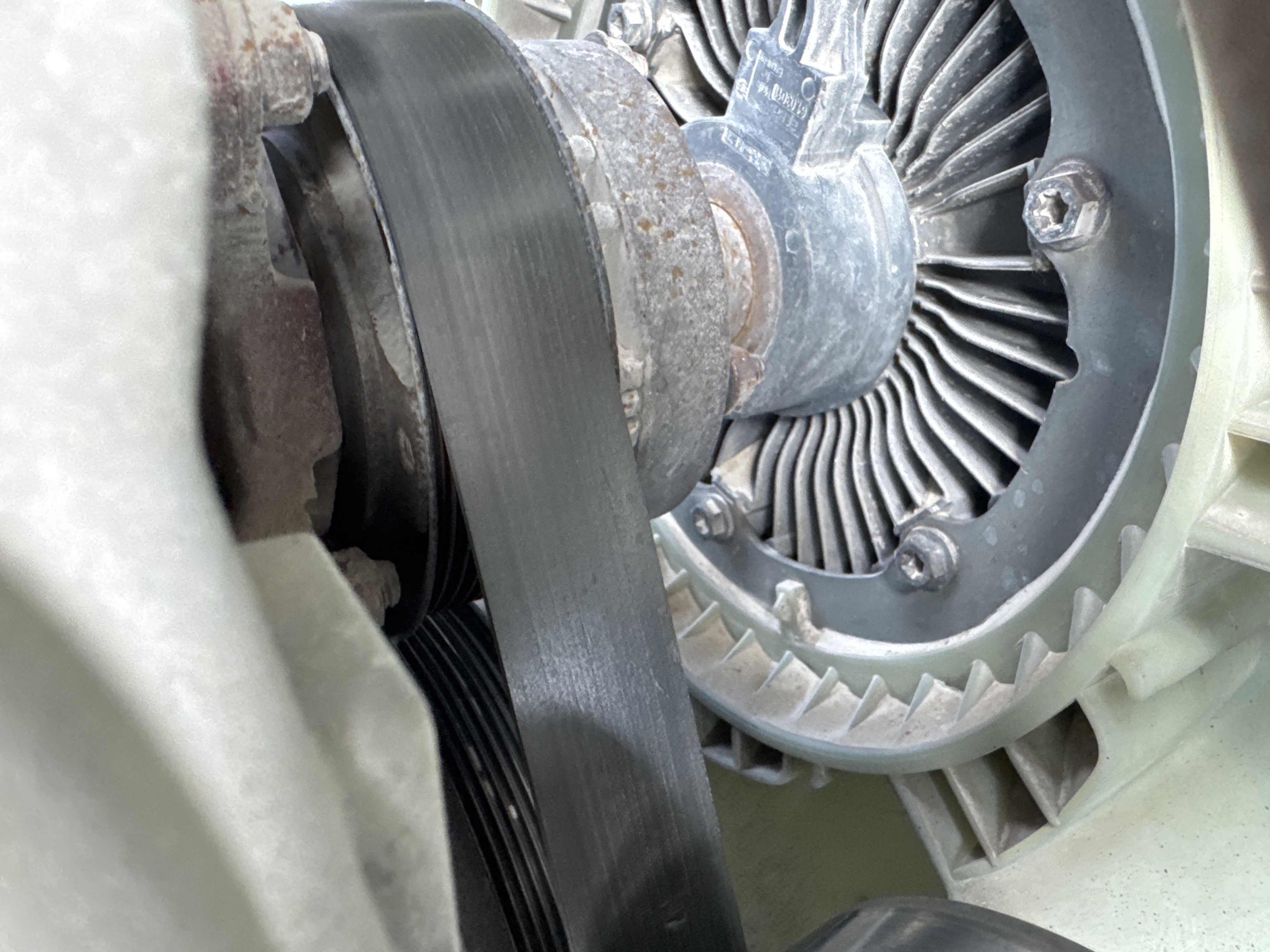 CMT-001-Renault-Kerax-Concrete-mixer-trucks-inspection-Engine-Belts-1