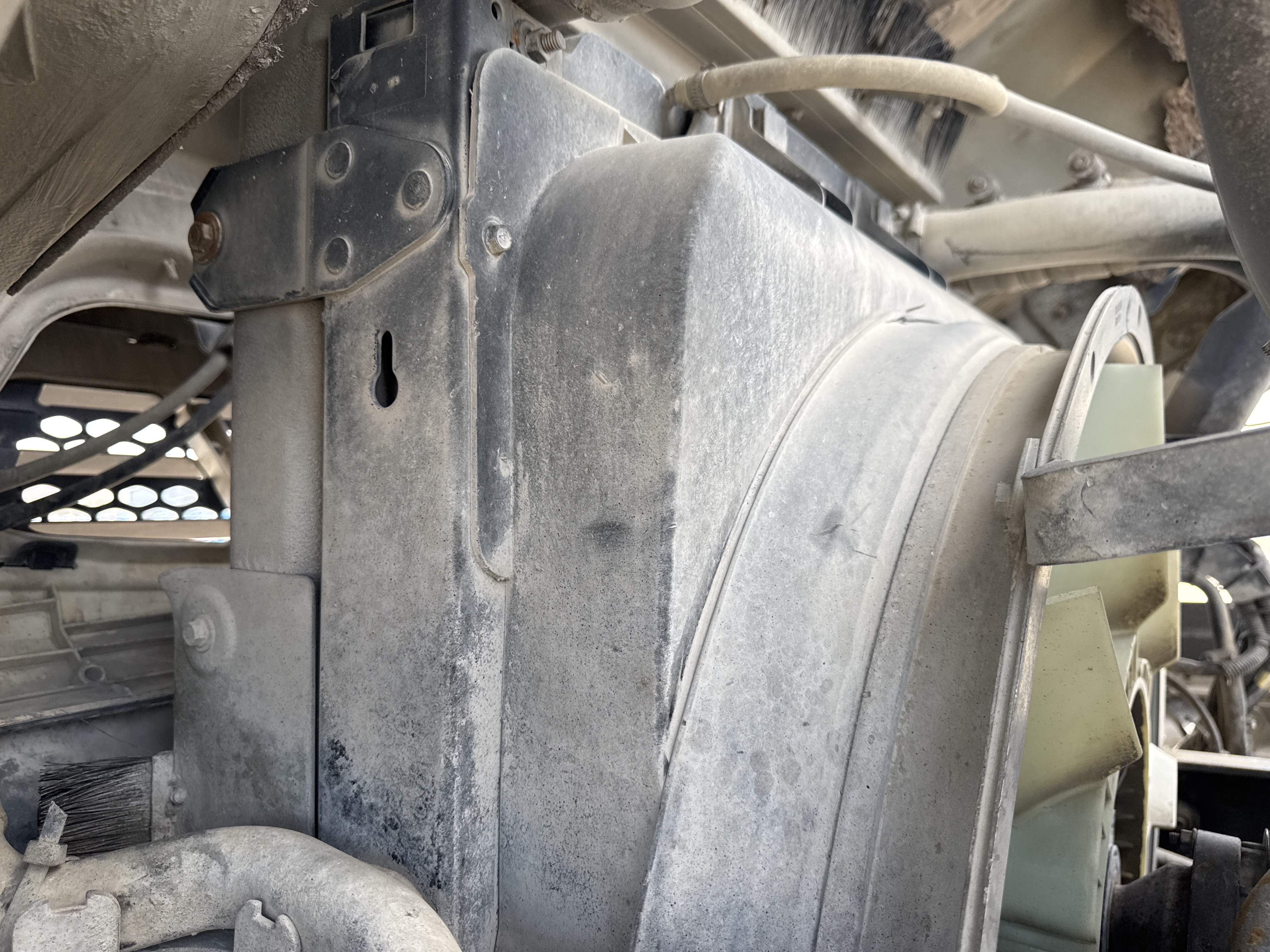 CMT-001-Renault-Kerax-Concrete-mixer-trucks-inspection-Engine-Radiator,-oil-cooler-and-air-cooler-1