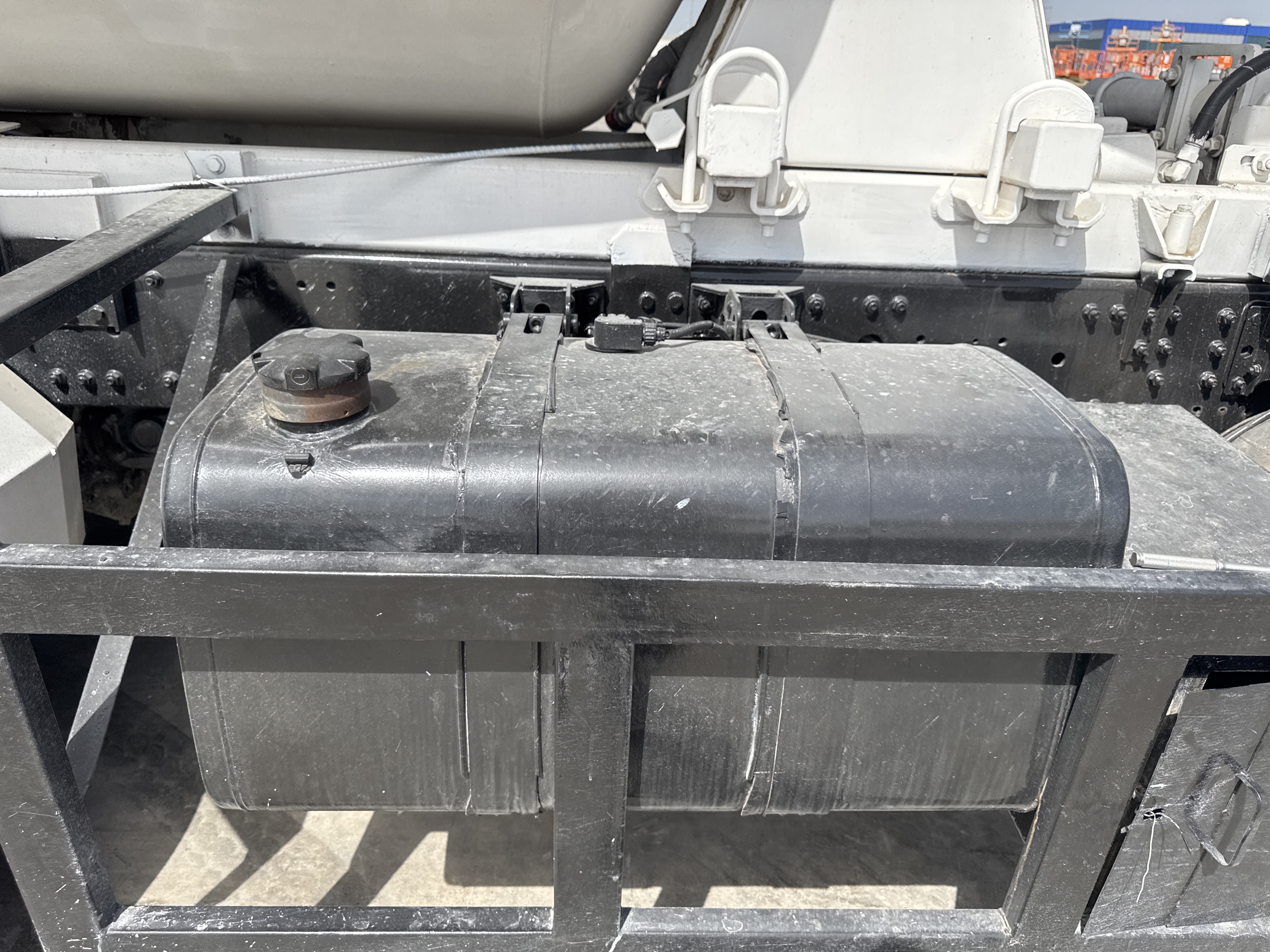 CMT-001-Renault-Kerax-Concrete-mixer-trucks-inspection-Engine-Fuel-tank-1
