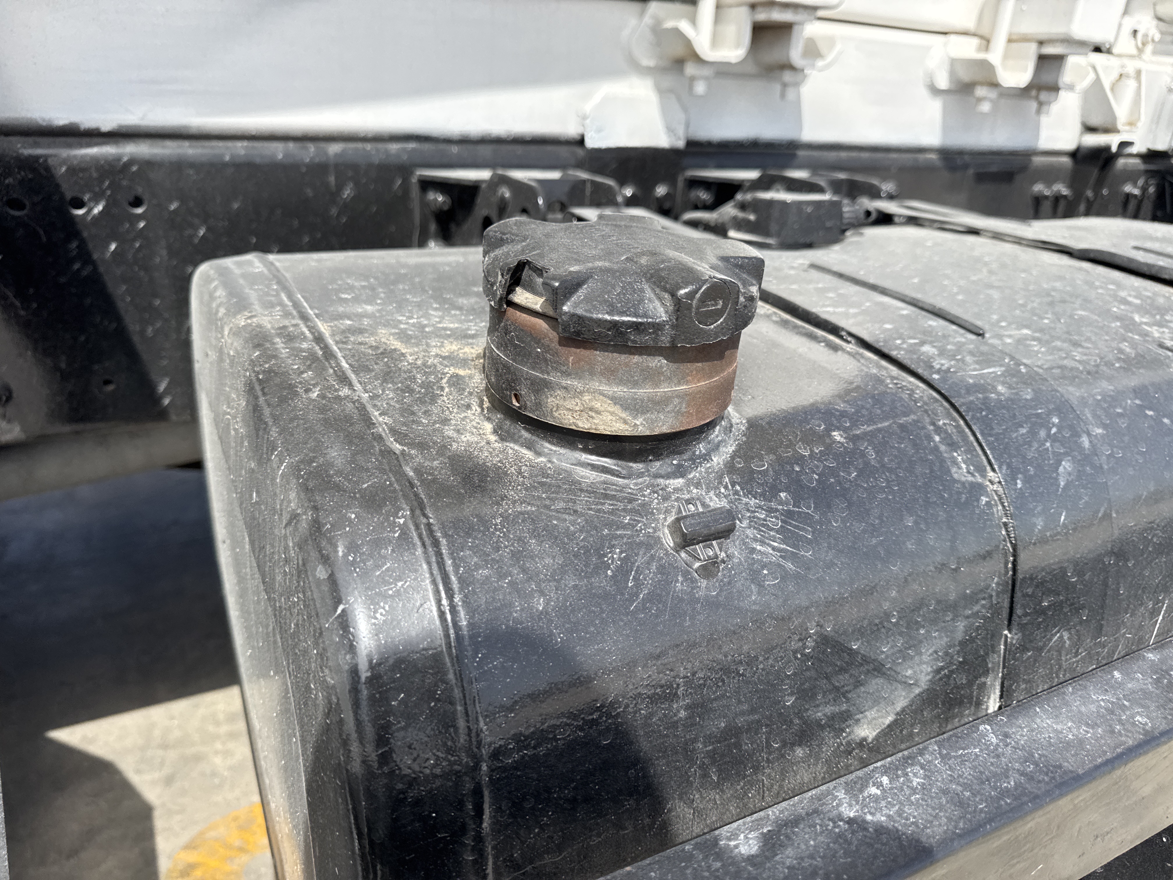 CMT-001-Renault-Kerax-Concrete-mixer-trucks-inspection-Engine-Fuel-tank-1