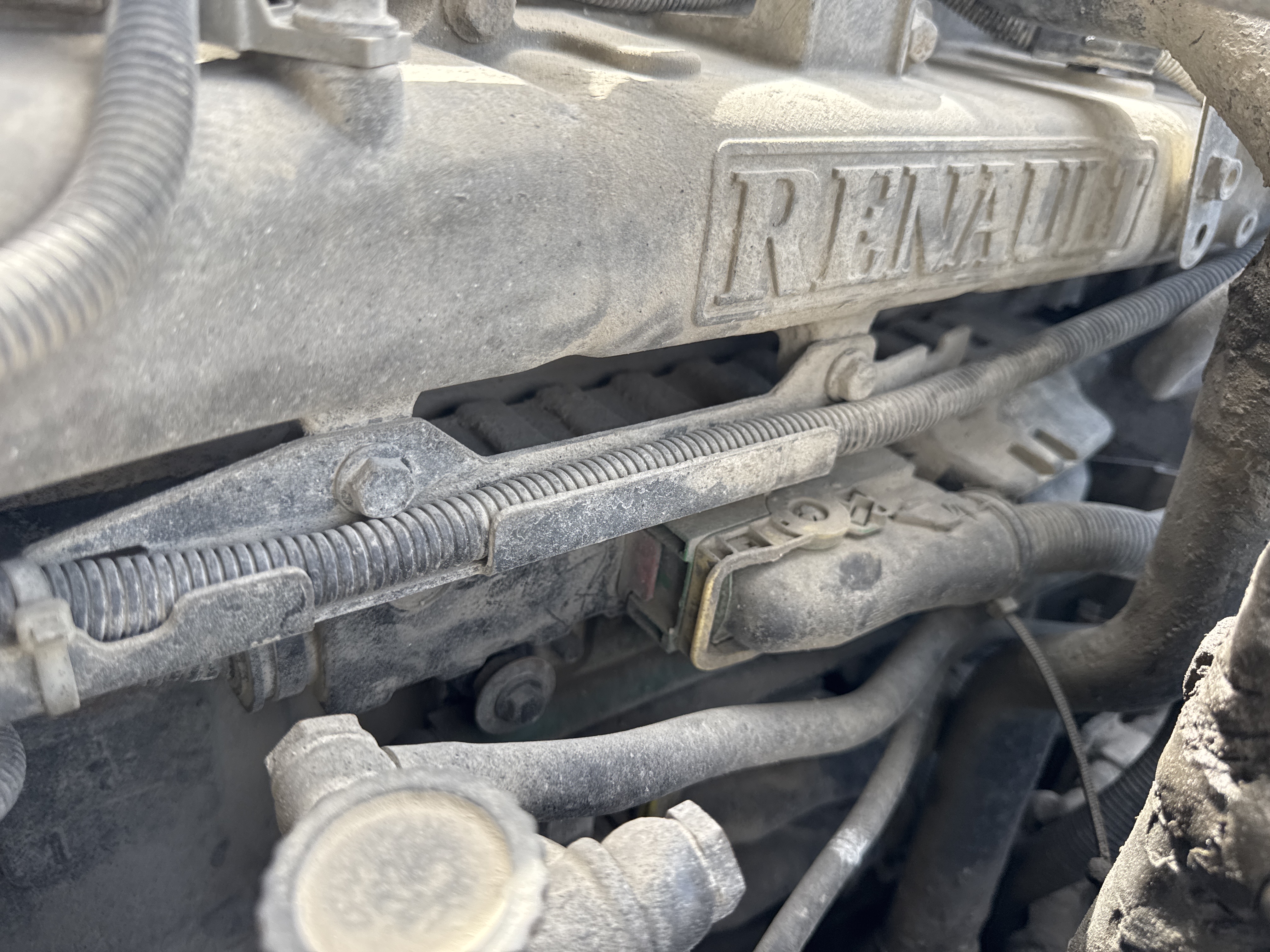 CMT-001-Renault-Kerax-Concrete-mixer-trucks-inspection-Engine-Fuel-leaks-1