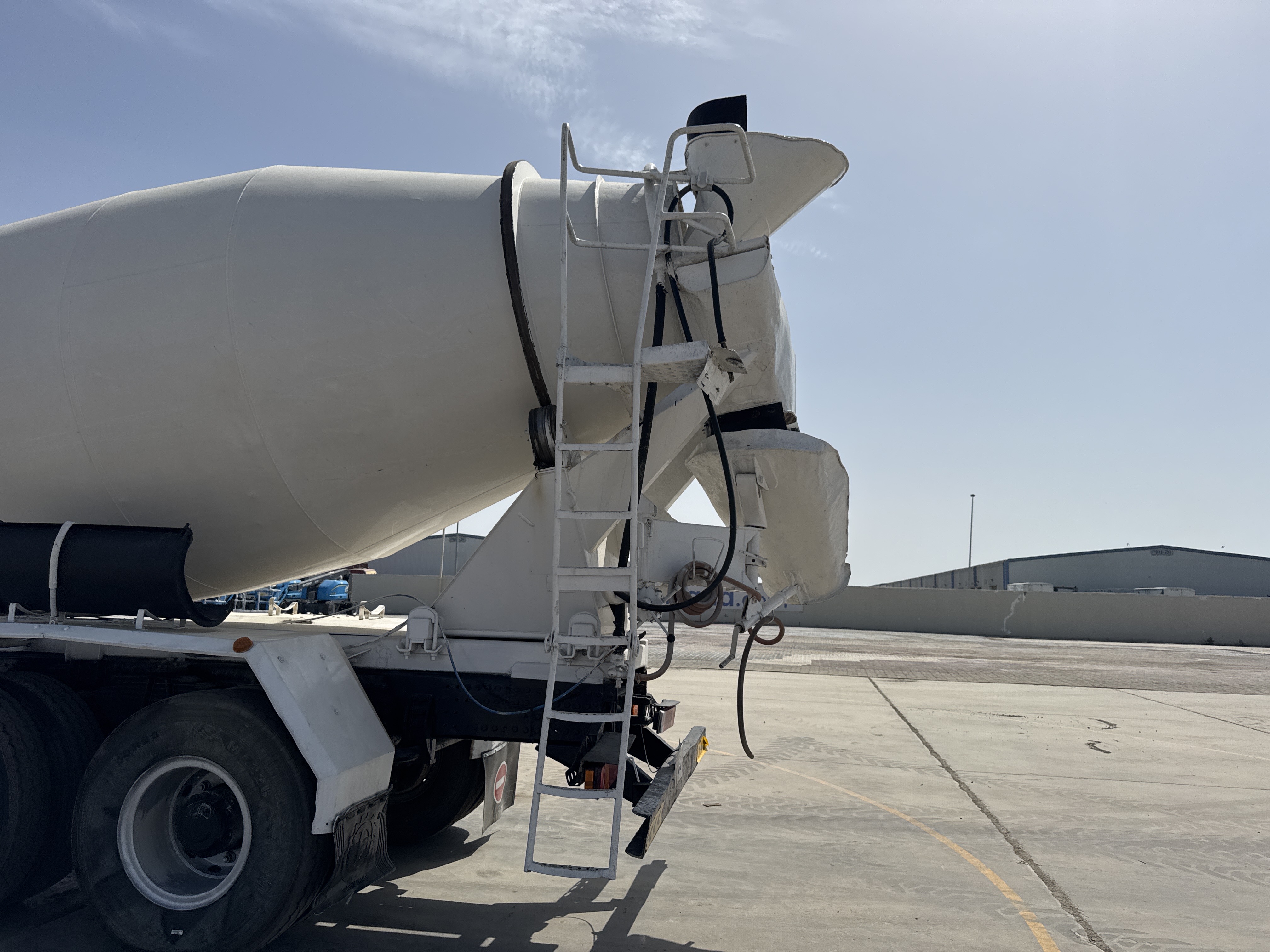 CMT-001-Renault-Kerax-Concrete-mixer-trucks-inspection-Structure-Steps/ladders-1