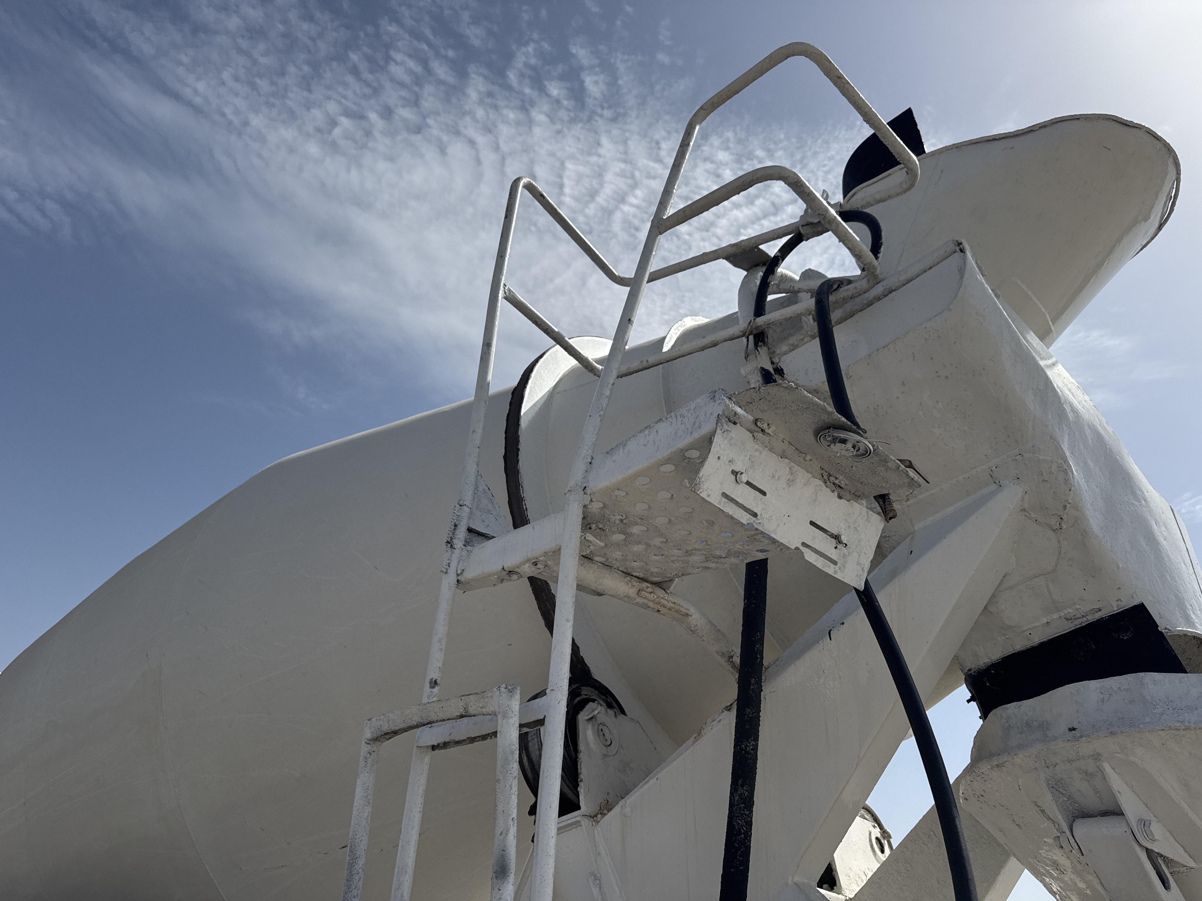 CMT-001-Renault-Kerax-Concrete-mixer-trucks-inspection-Structure-Steps/ladders-1