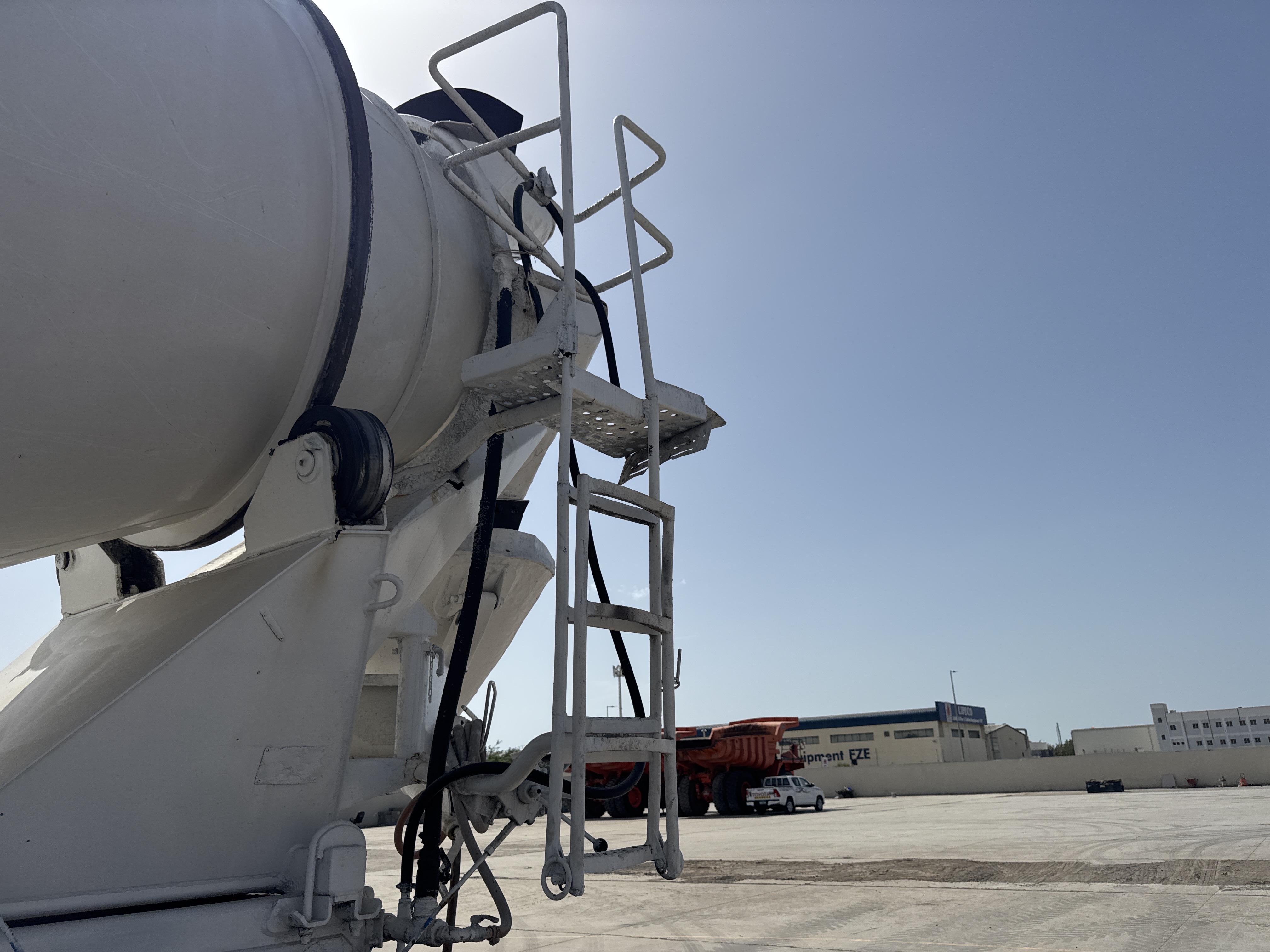 CMT-001-Renault-Kerax-Concrete-mixer-trucks-inspection-Structure-Steps/ladders-1