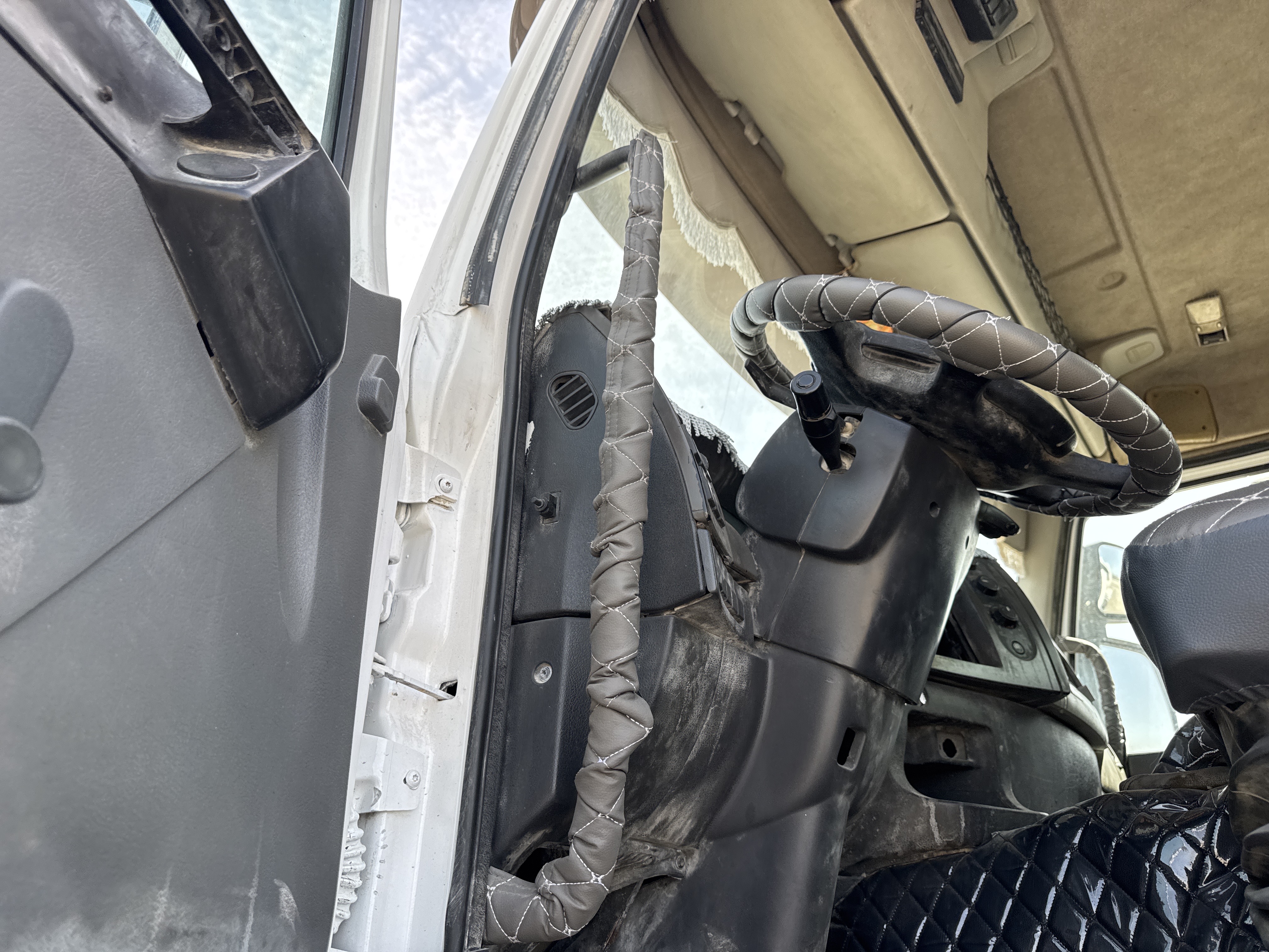 CMT-001-Renault-Kerax-Concrete-mixer-trucks-inspection-Structure-Handrails-1