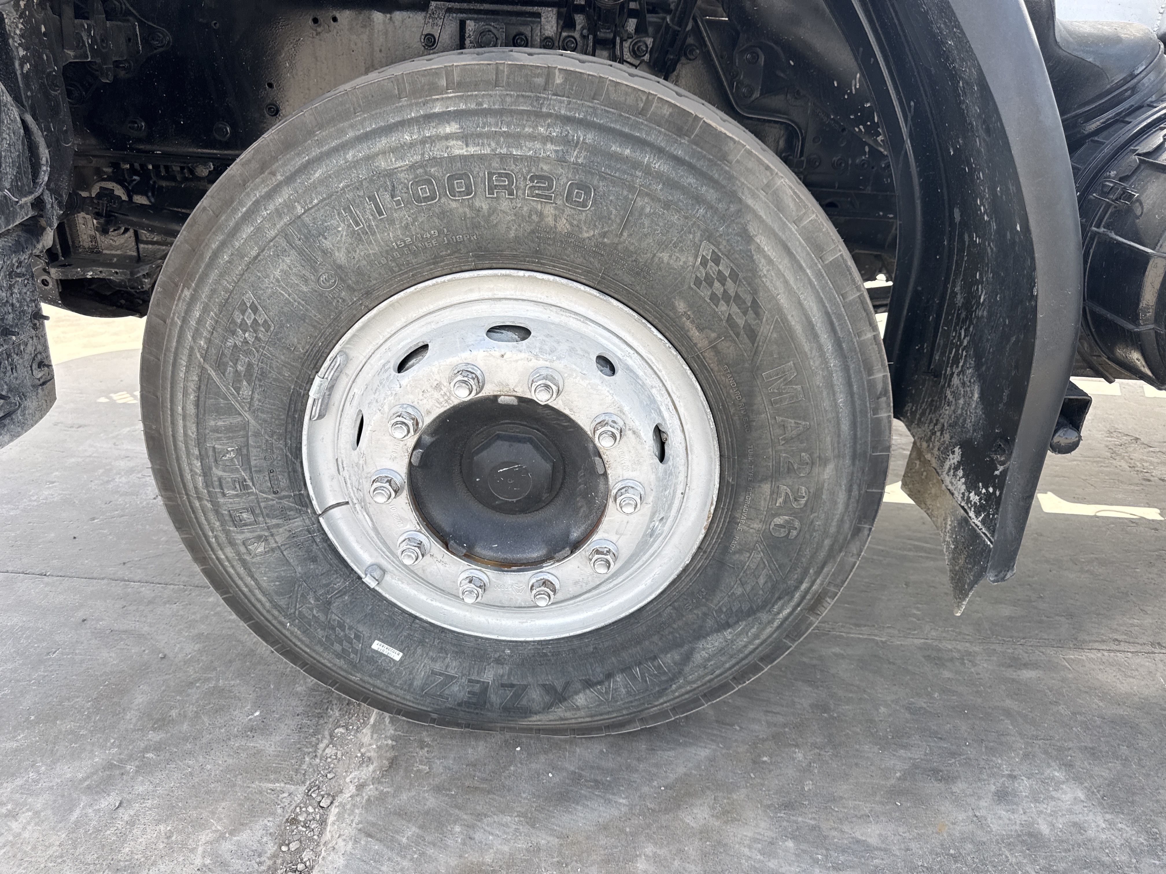 CMT-001-Renault-Kerax-Concrete-mixer-trucks-inspection-Chassis-Left-front-tire-/-wheel-hub---condition-1