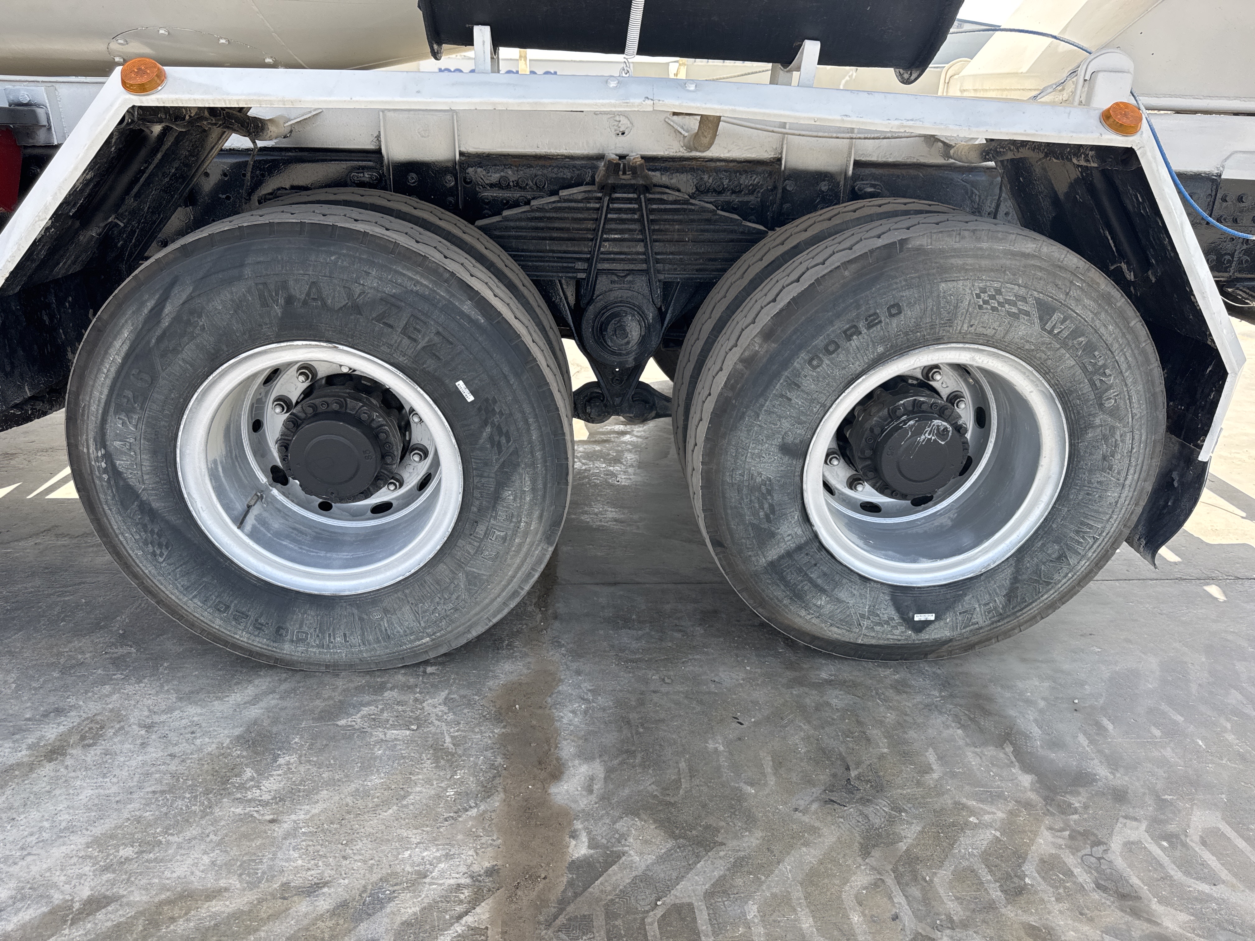 CMT-001-Renault-Kerax-Concrete-mixer-trucks-inspection-Chassis-Left-rear-tire-/-wheel-hub---condition-1