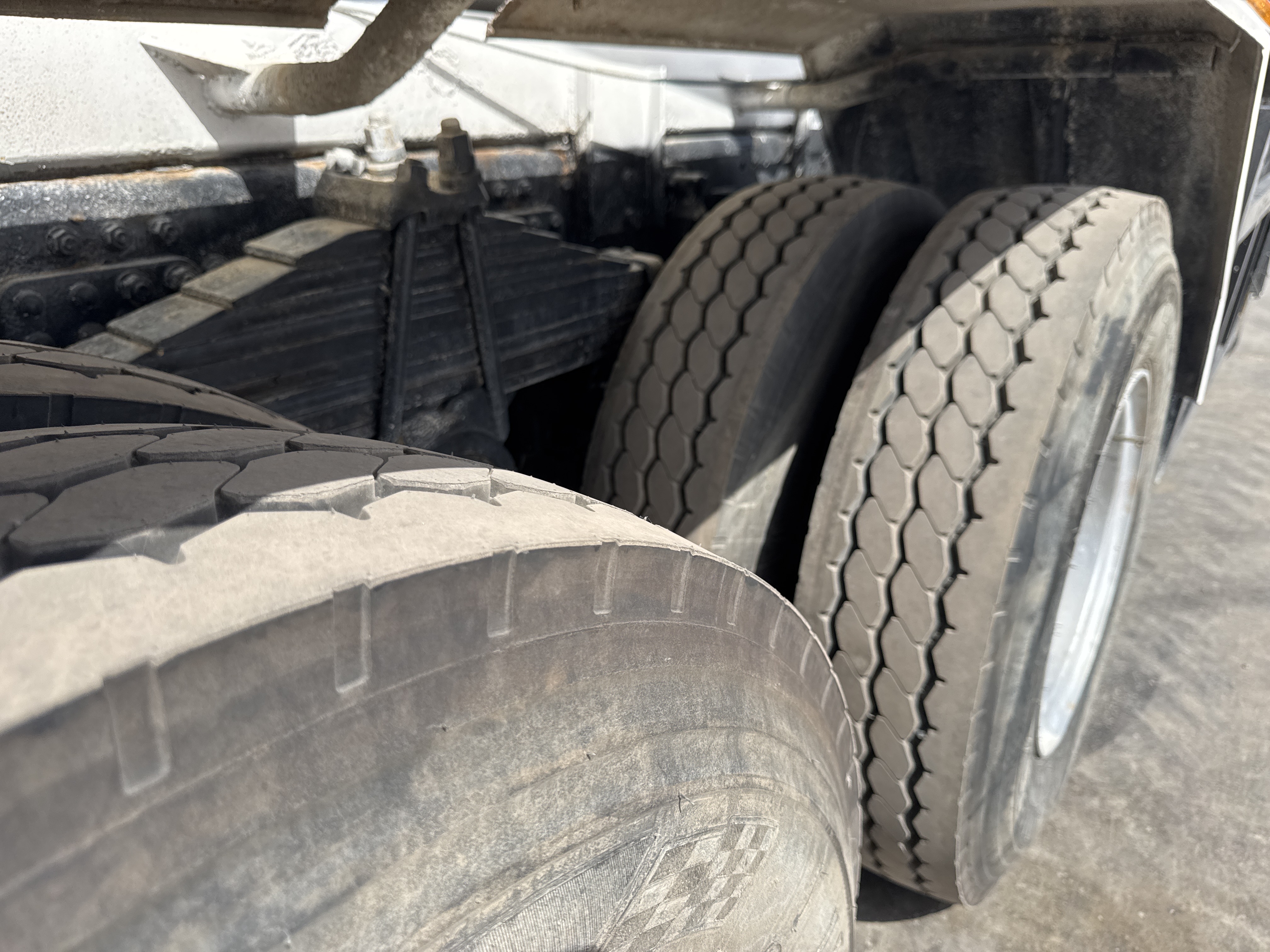 CMT-001-Renault-Kerax-Concrete-mixer-trucks-inspection-Chassis-Right-rear-tire-/-wheel-hub---condition-1