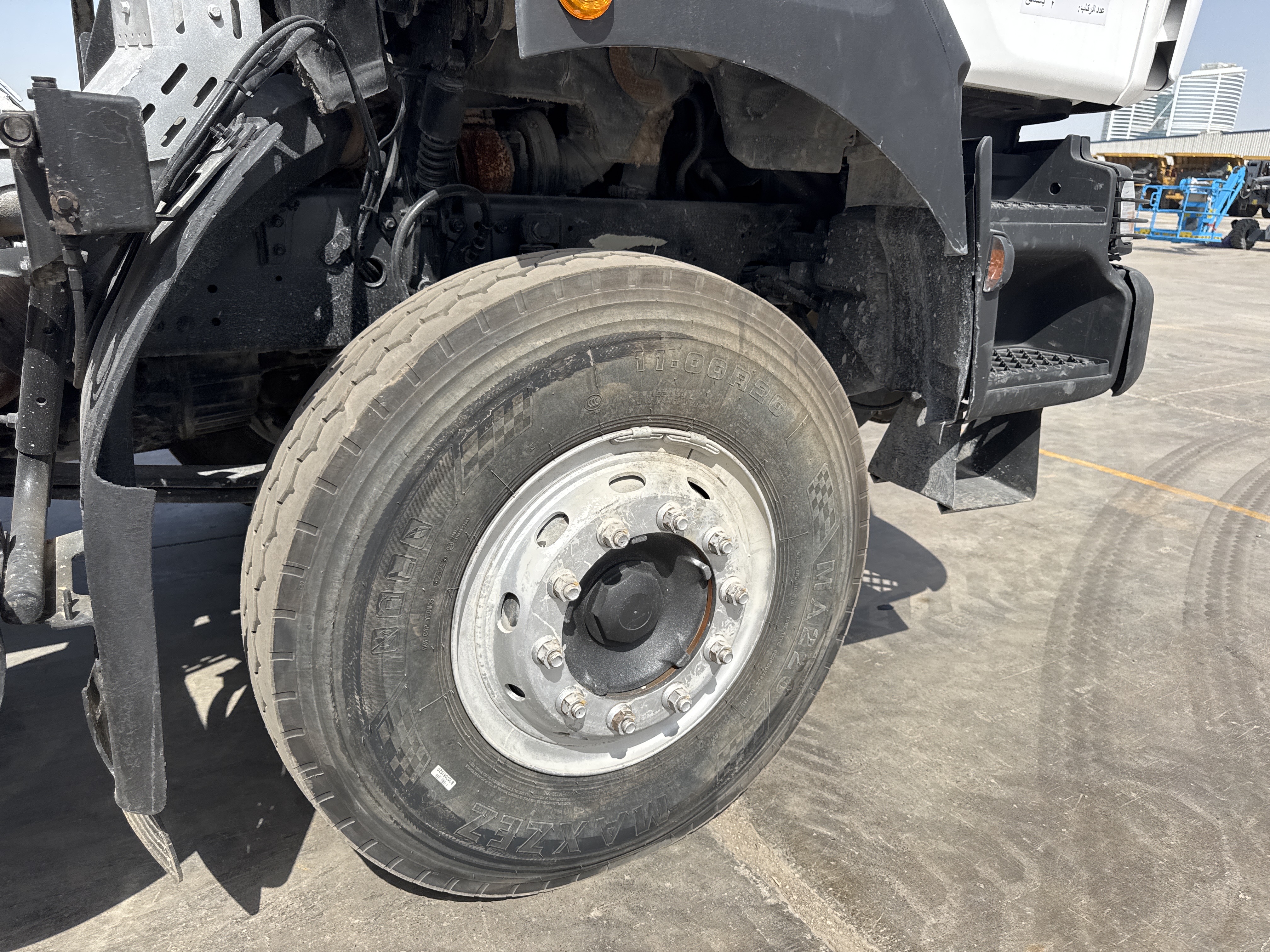 CMT-001-Renault-Kerax-Concrete-mixer-trucks-inspection-Chassis-Right-front-tire-/-wheel-hub---condition-1