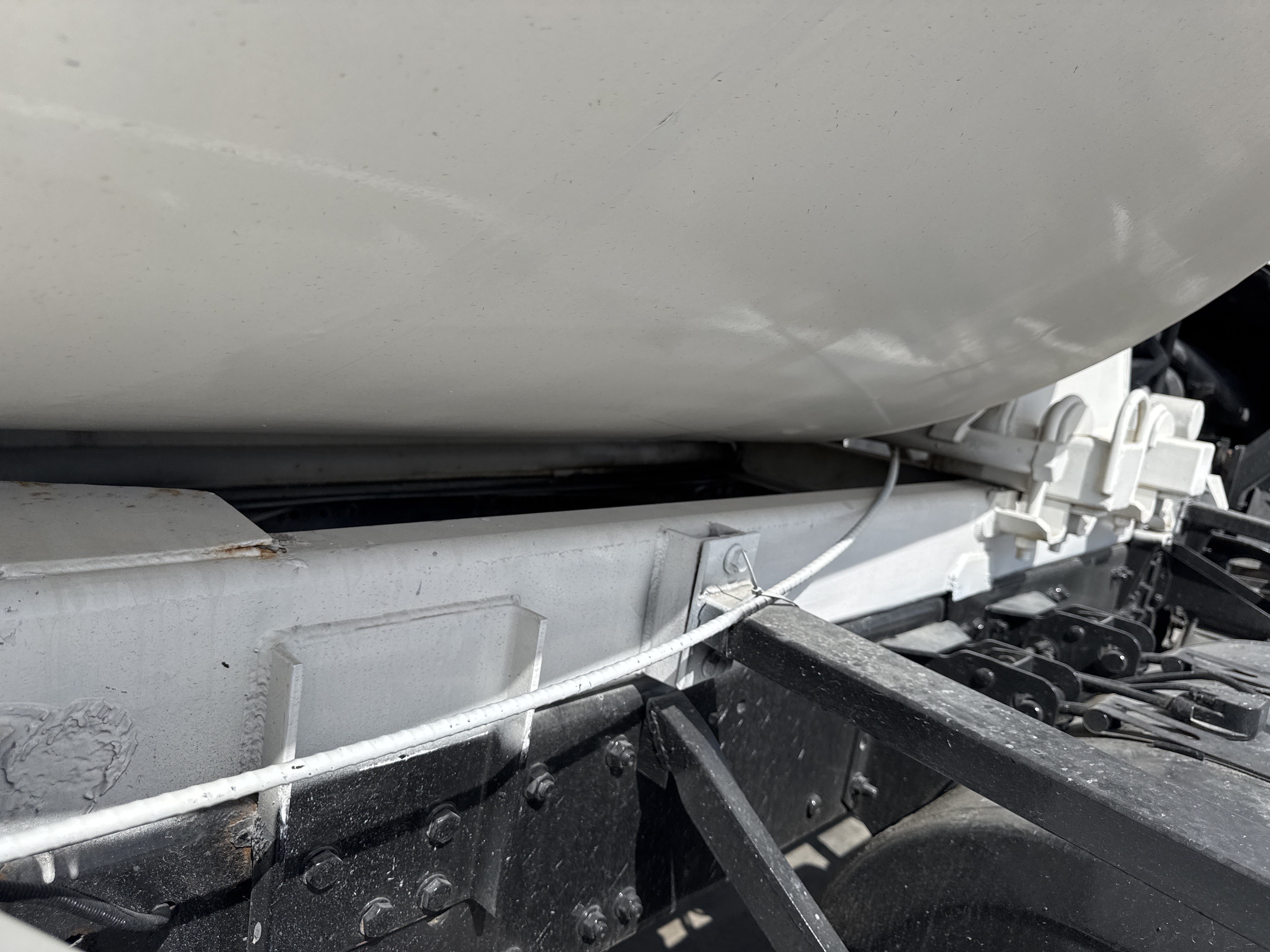 CMT-001-Renault-Kerax-Concrete-mixer-trucks-inspection-Chassis-Frame-condition-1