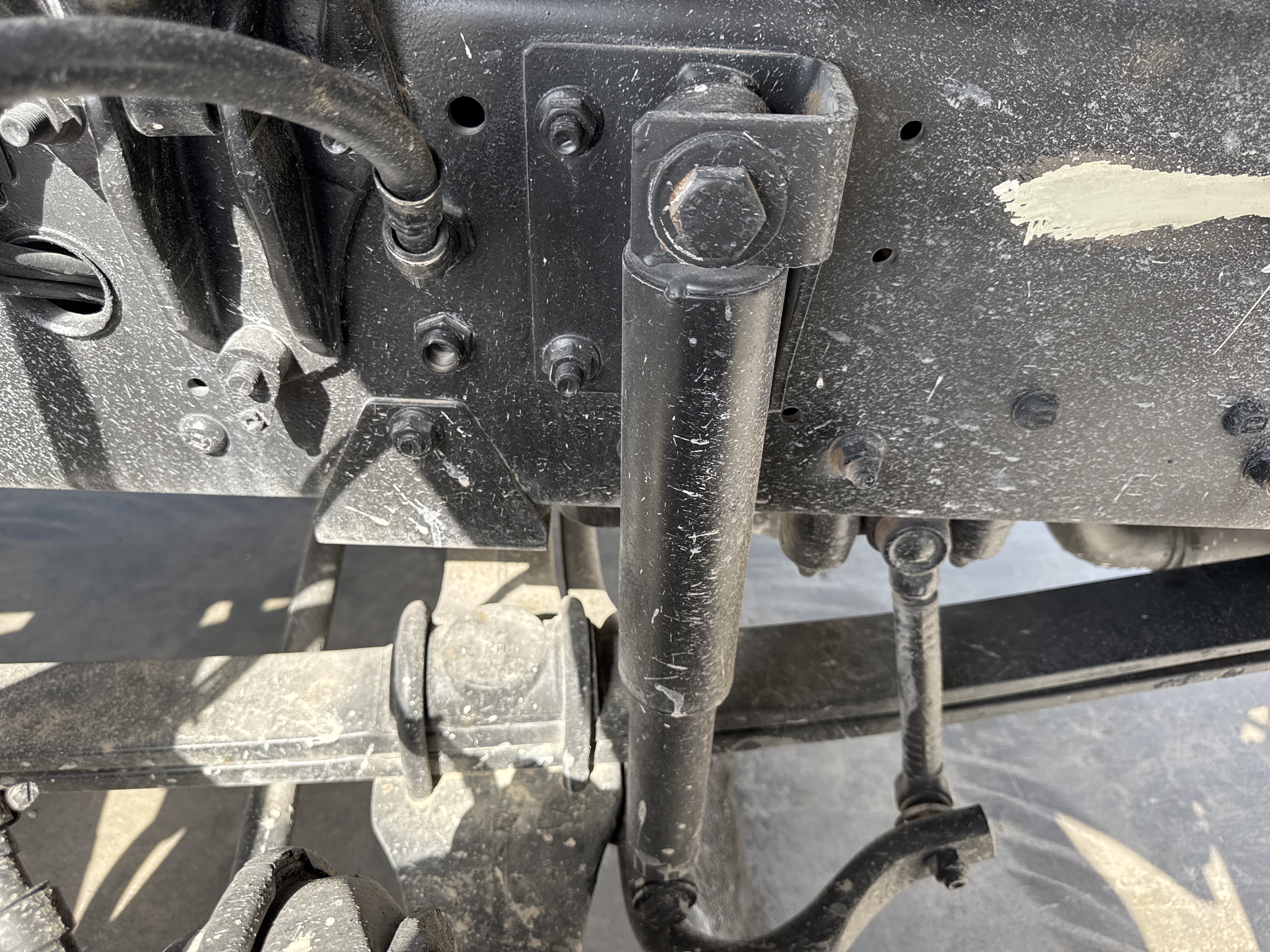CMT-001-Renault-Kerax-Concrete-mixer-trucks-inspection-Chassis-Front-suspension-1