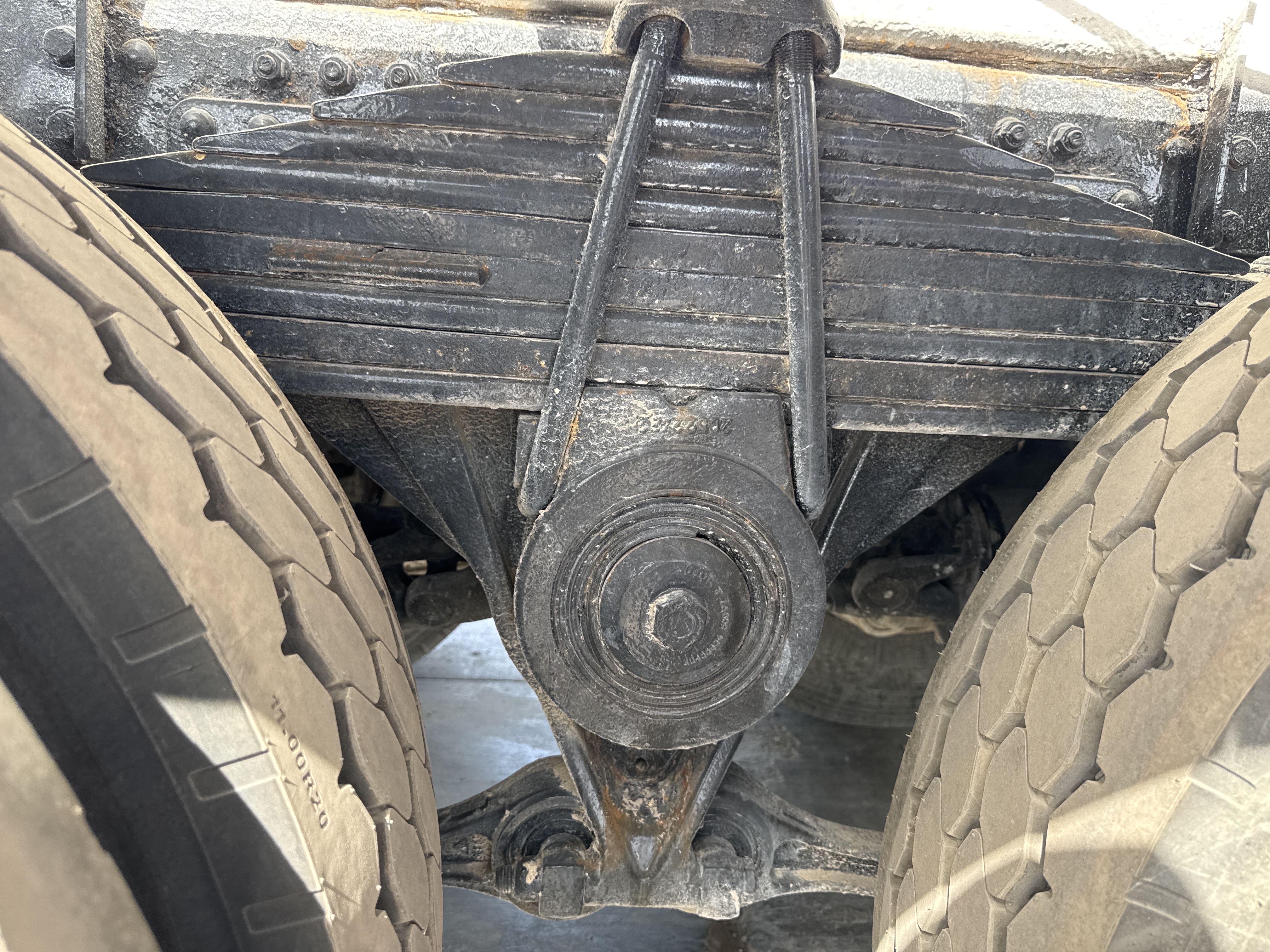 CMT-001-Renault-Kerax-Concrete-mixer-trucks-inspection-Chassis-Rear-suspension-1