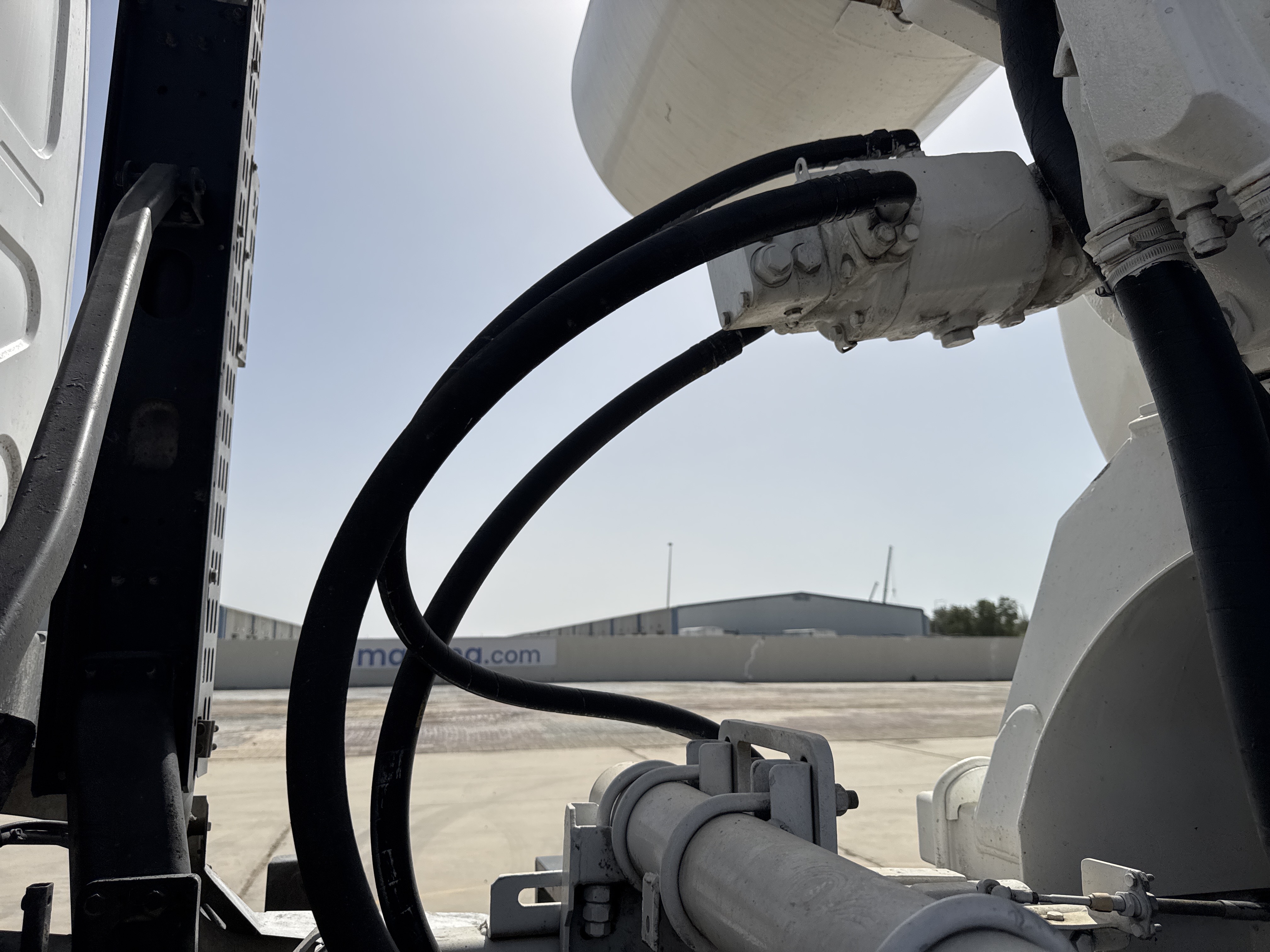 CMT-001-Renault-Kerax-Concrete-mixer-trucks-inspection-Hydraulics-Hydraulic-hoses-and-lines-1