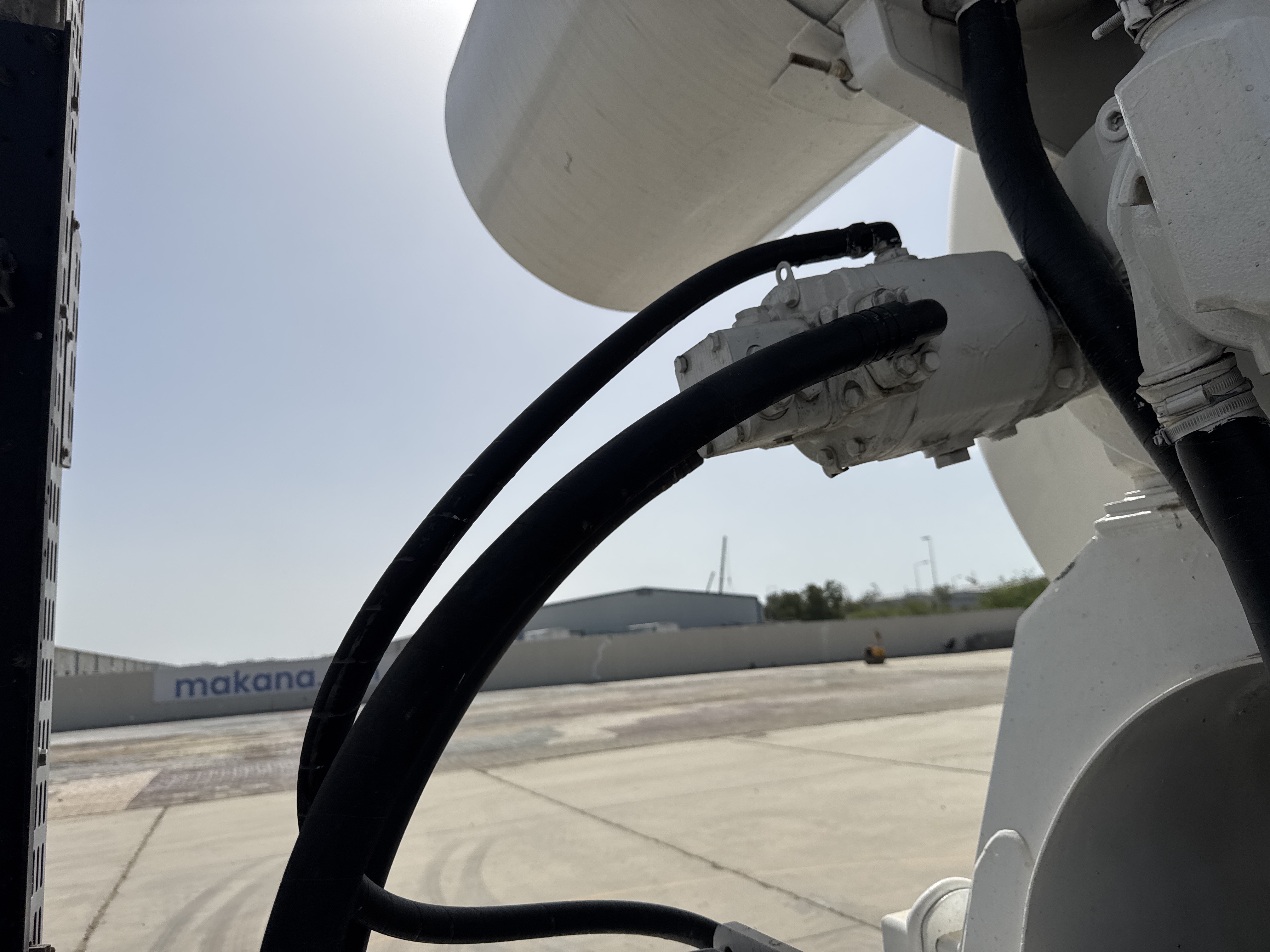 CMT-001-Renault-Kerax-Concrete-mixer-trucks-inspection-Hydraulics-Hydraulic-hoses-and-lines-1
